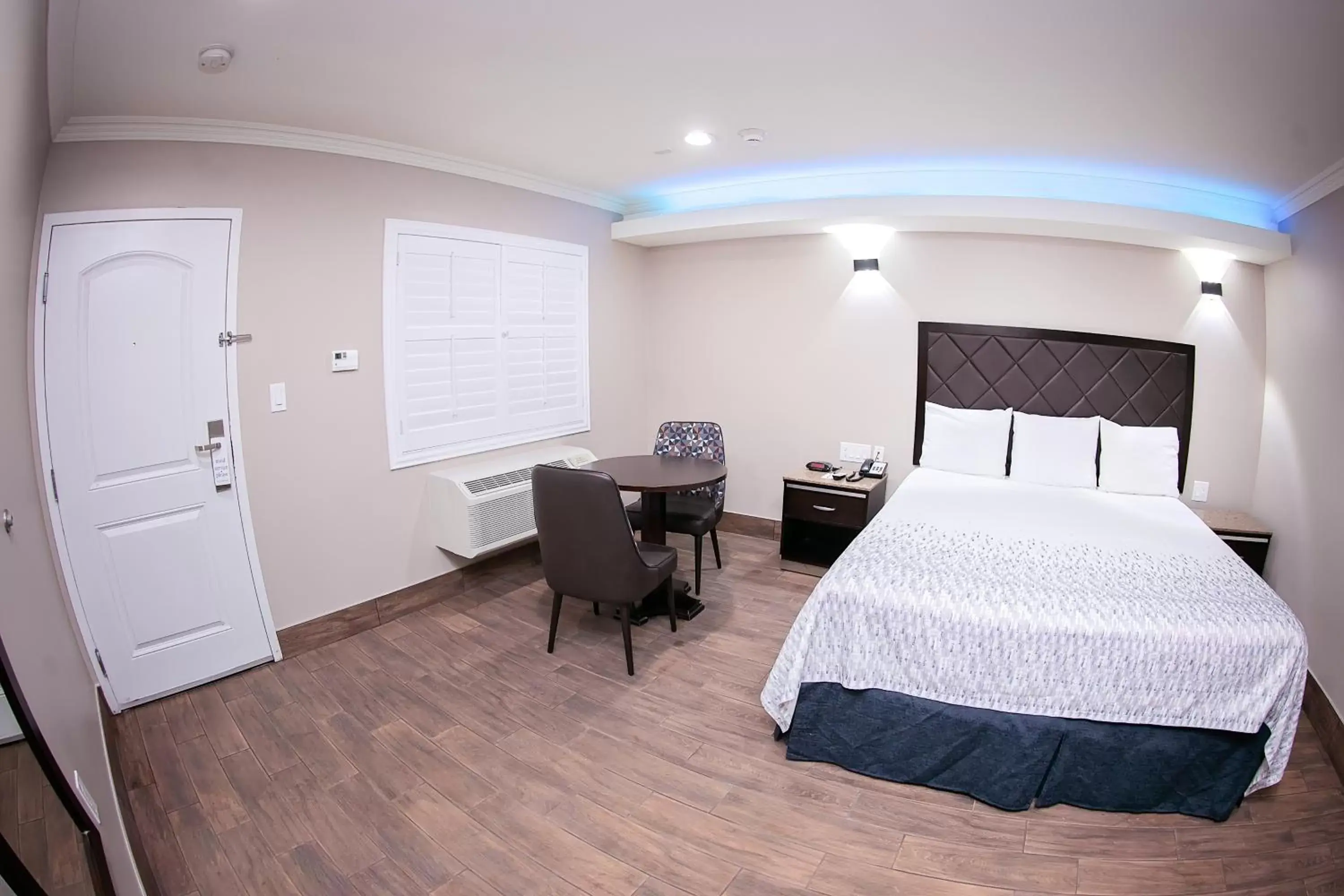 Bed in Diamond Bell Inn & Suites Bed in Diamond Bell Inn & Suites