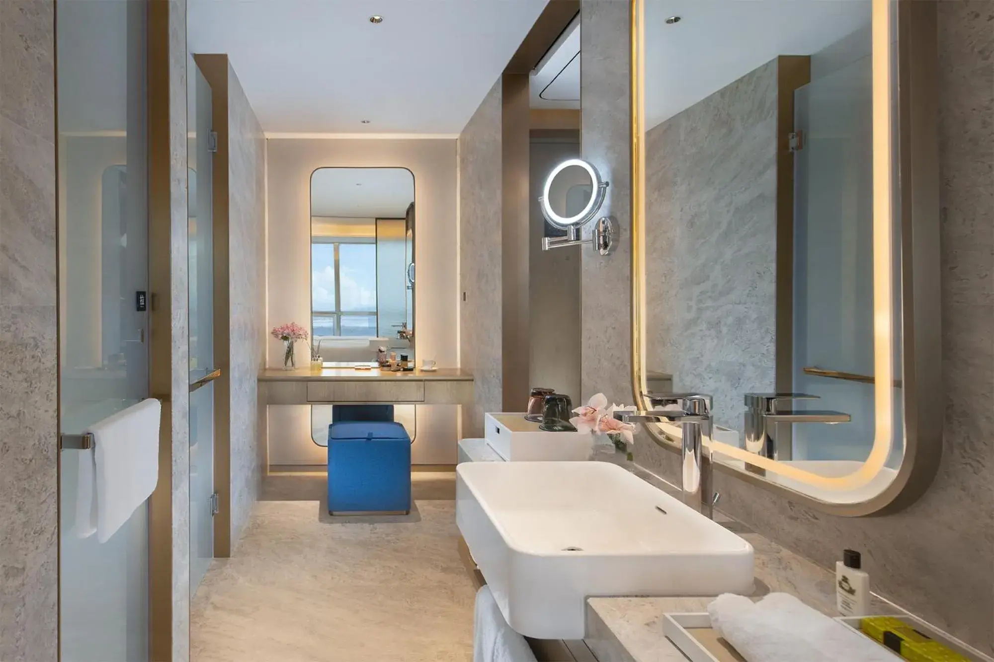 Toilet, Bathroom in Shenzhenair International Hotel