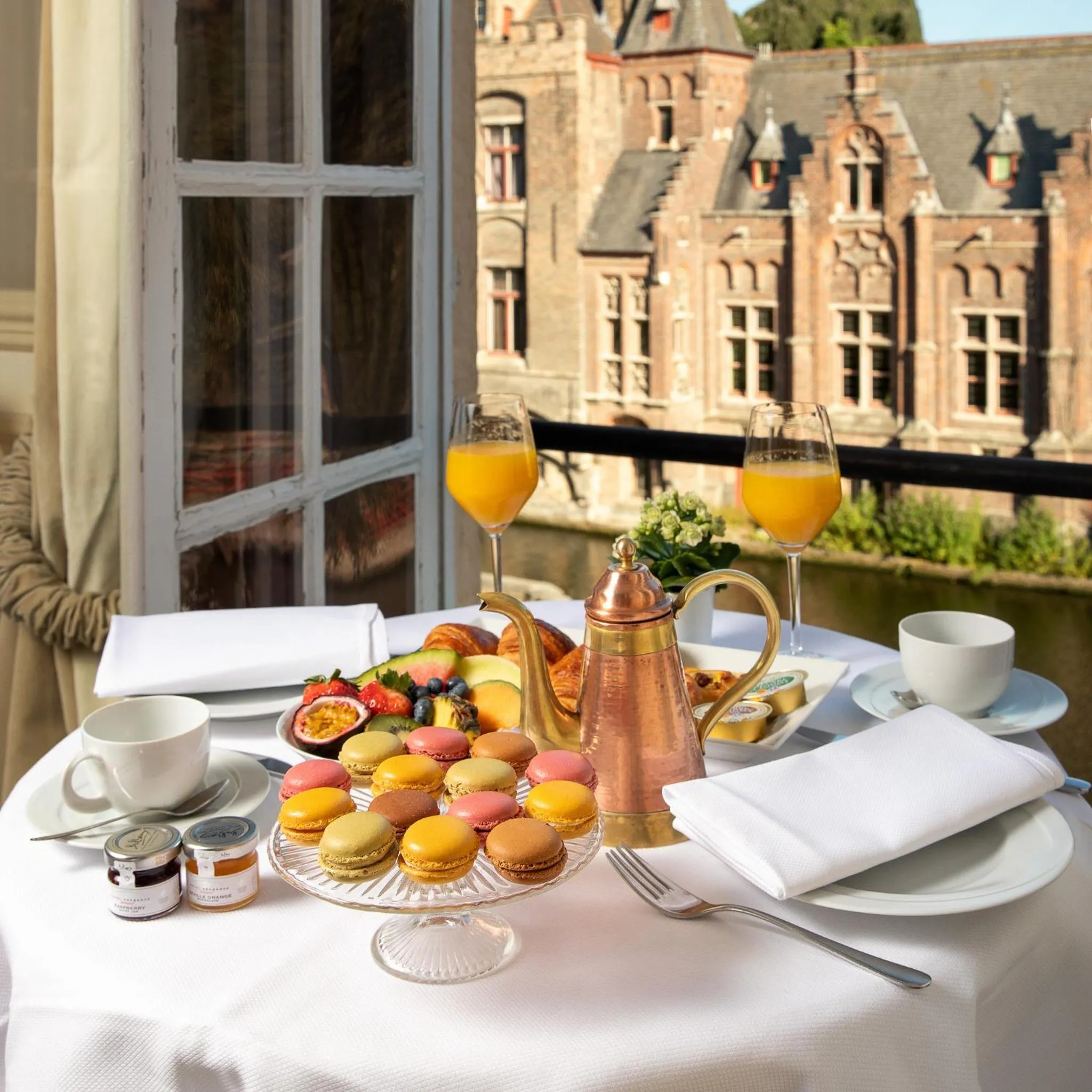 Continental breakfast in De Tuilerieën - Small Luxury Hotels of the World