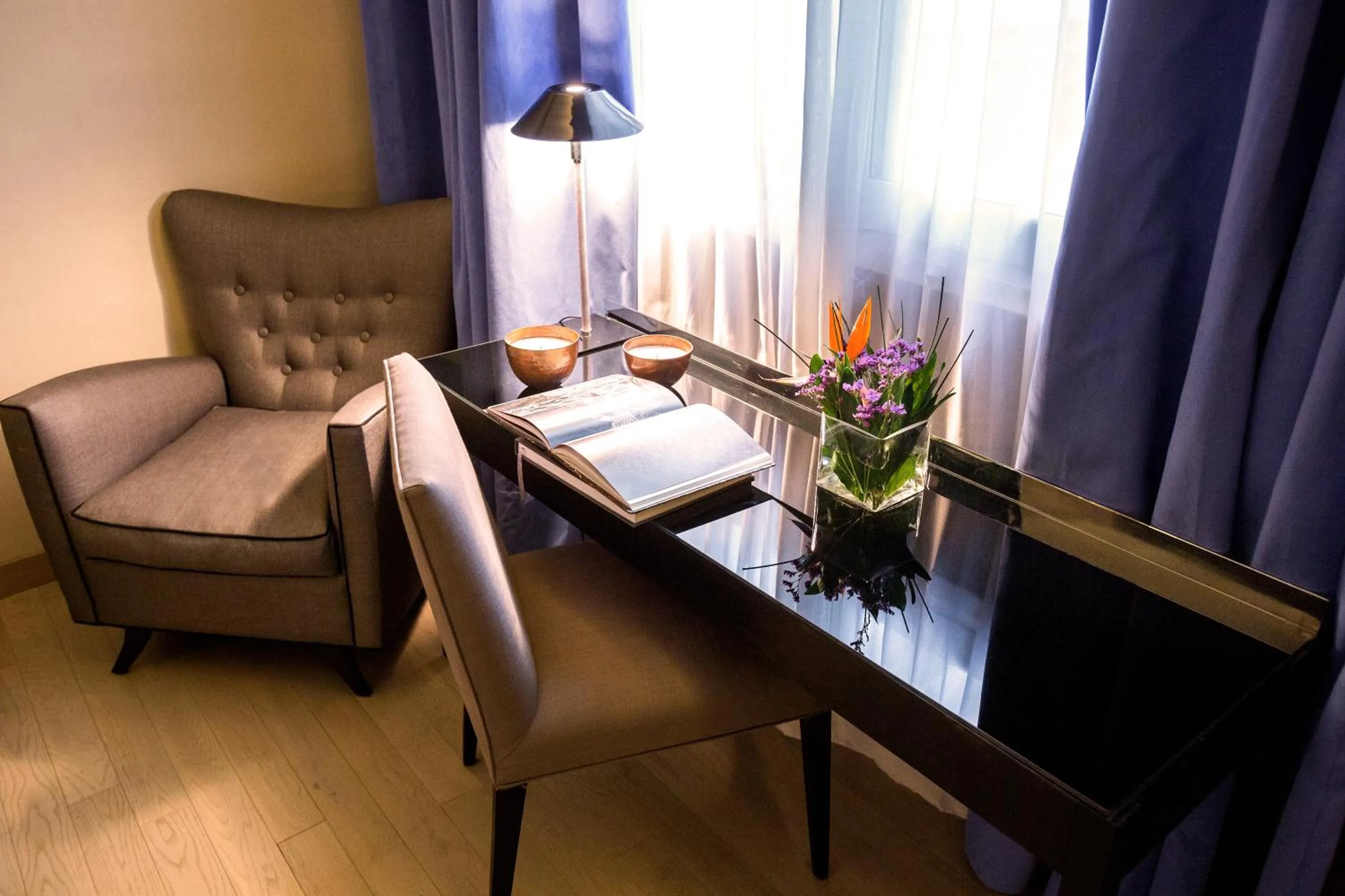 Seating area in Esplendor Plaza Francia