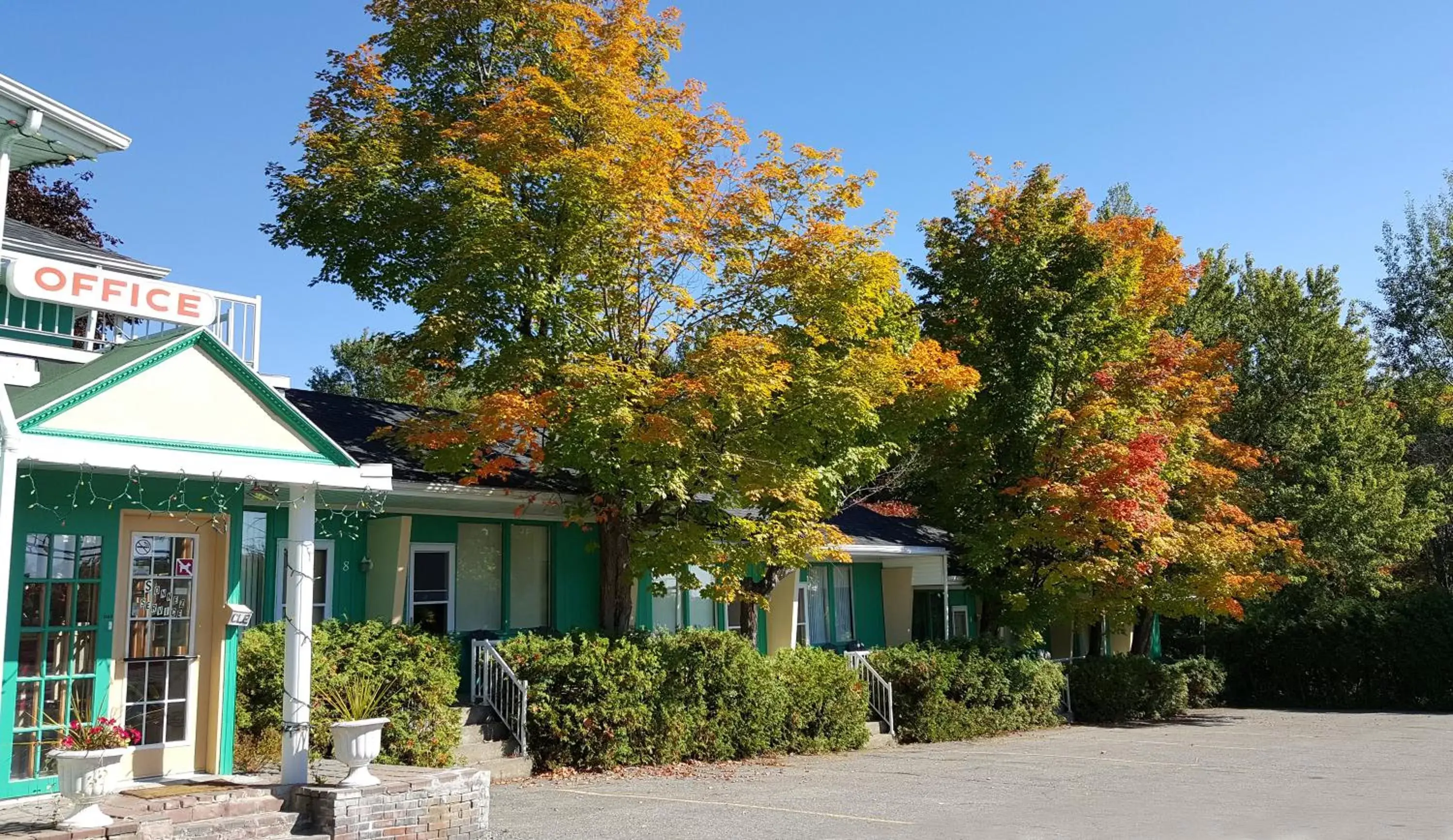 Patio/Outdoor Area in Motel Le Voyageur