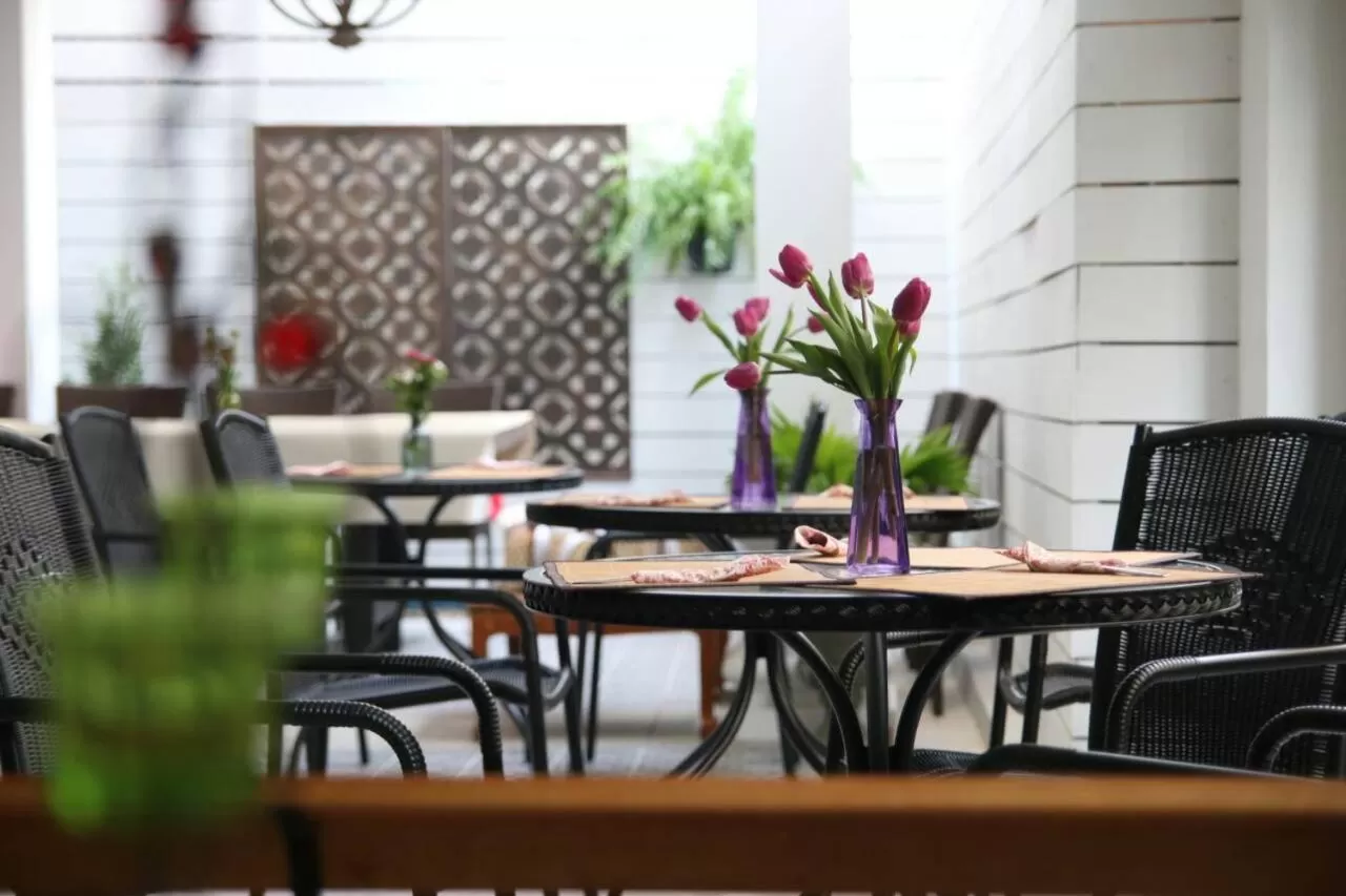 Restaurant/places to eat in Namamema