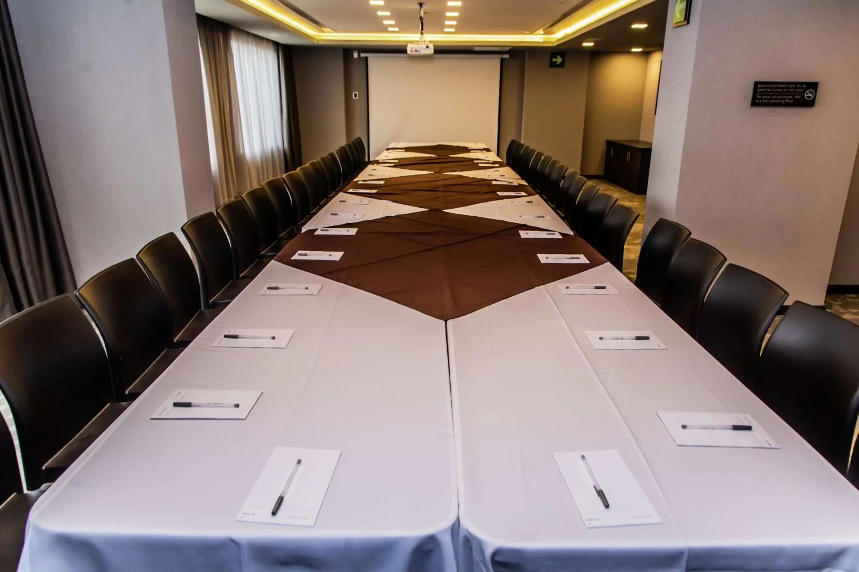 Meeting/conference room, Business Area/Conference Room in Hampton Inn & Suites By Hilton Puebla