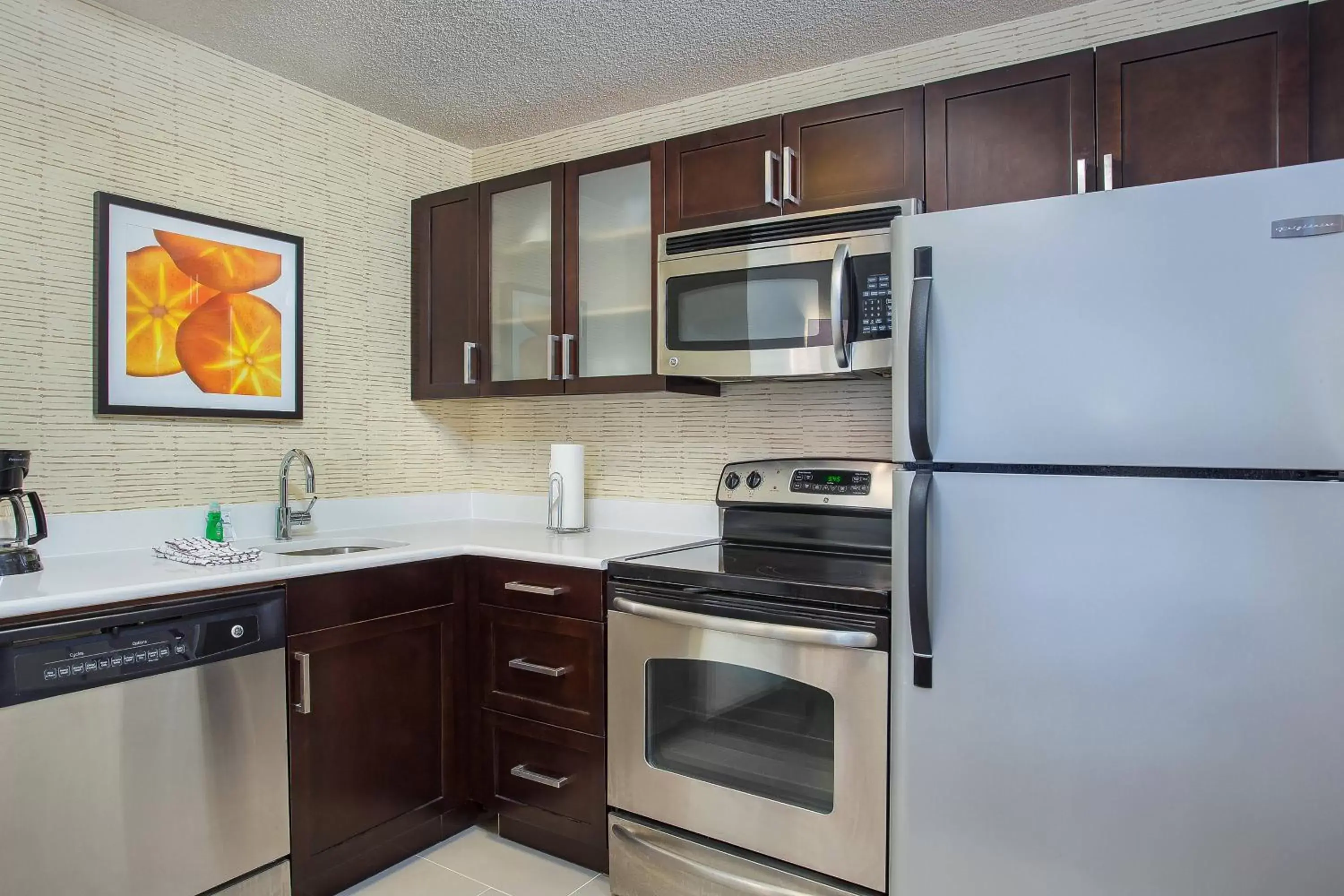 Bedroom, Kitchen/Kitchenette in Residence Inn Knoxville Cedar Bluff