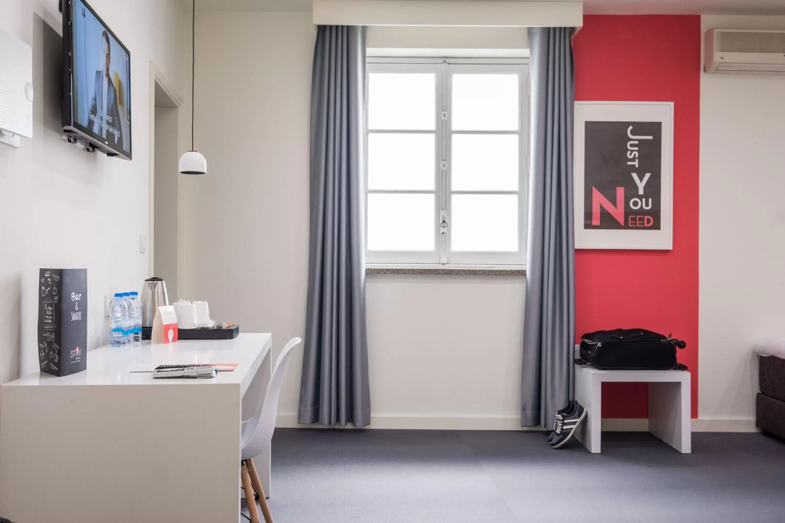 Bedroom, TV/Entertainment Center in Stay Hotel Évora Centro