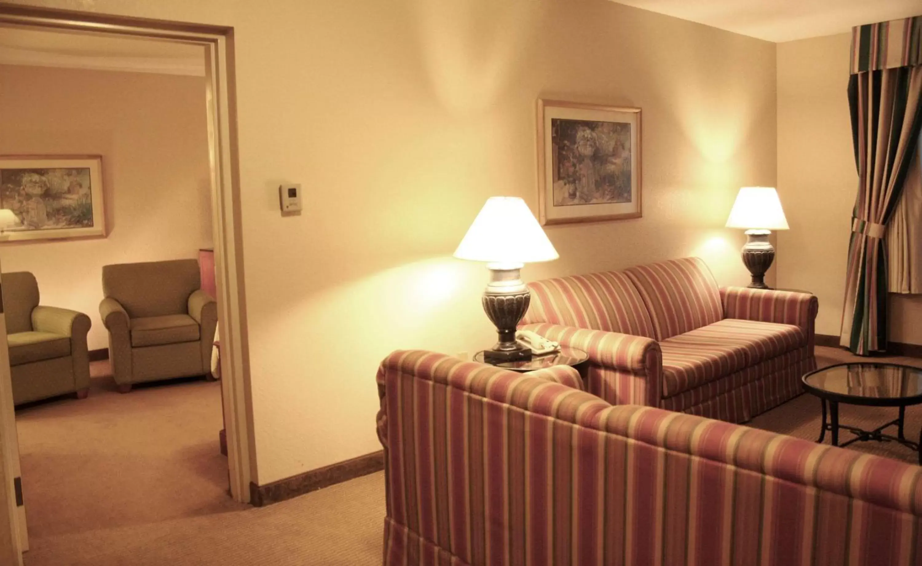 Living room, Seating Area in Hilton Garden Inn Tampa North