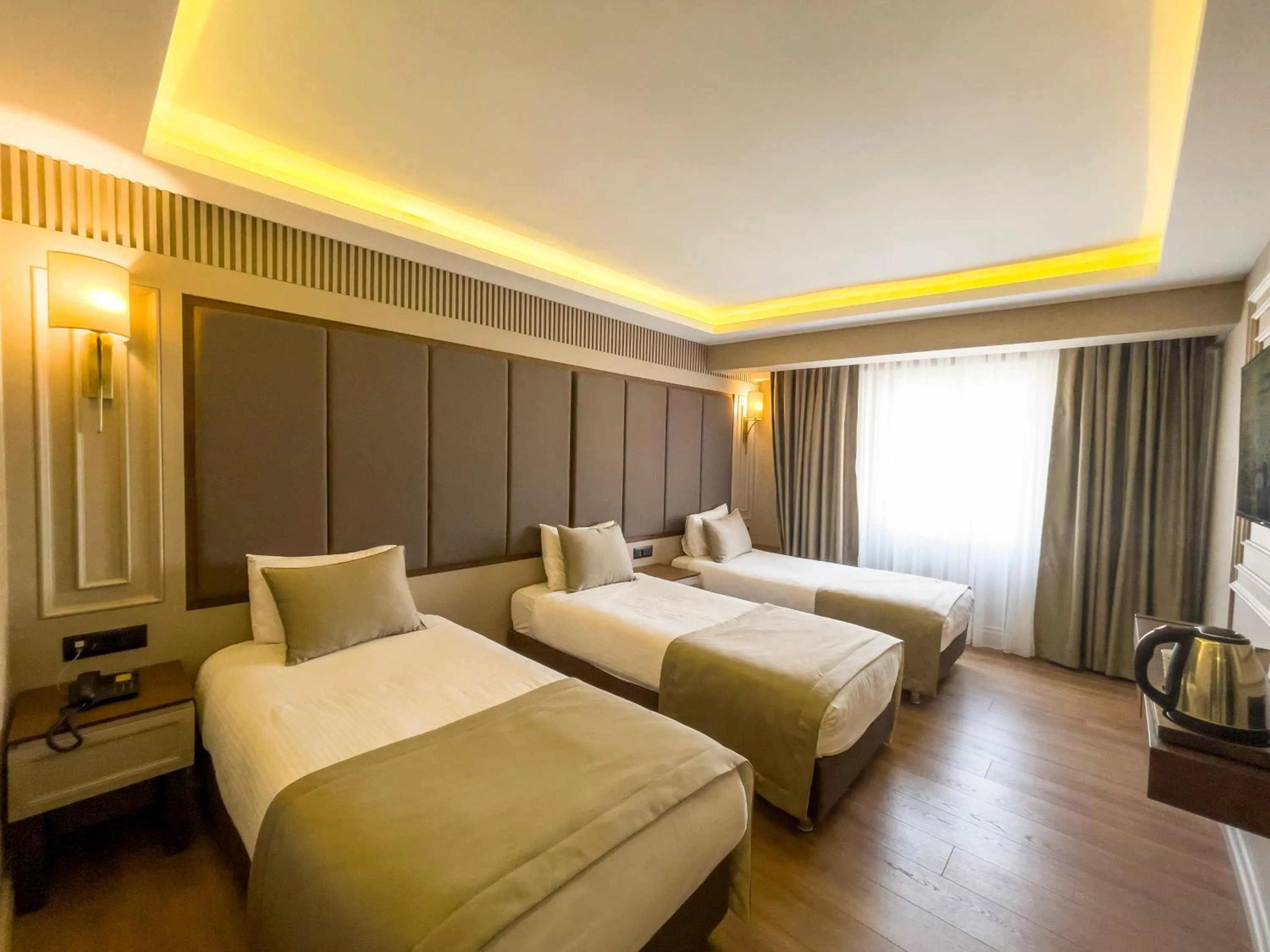 Photo of the whole room, Bed in Martinenz Hotel