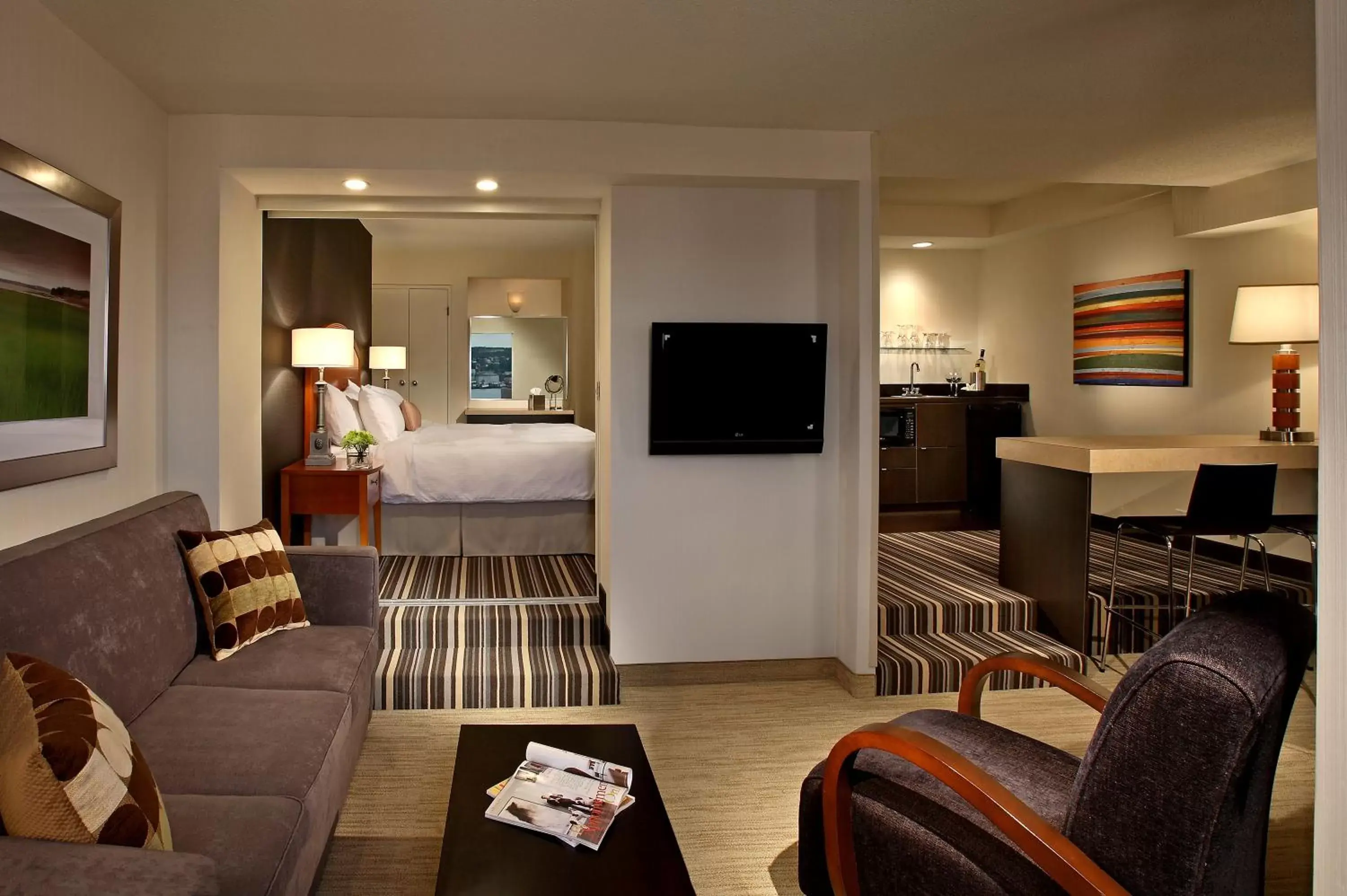 Bedroom, Seating Area in Cambridge Suites Hotel Halifax