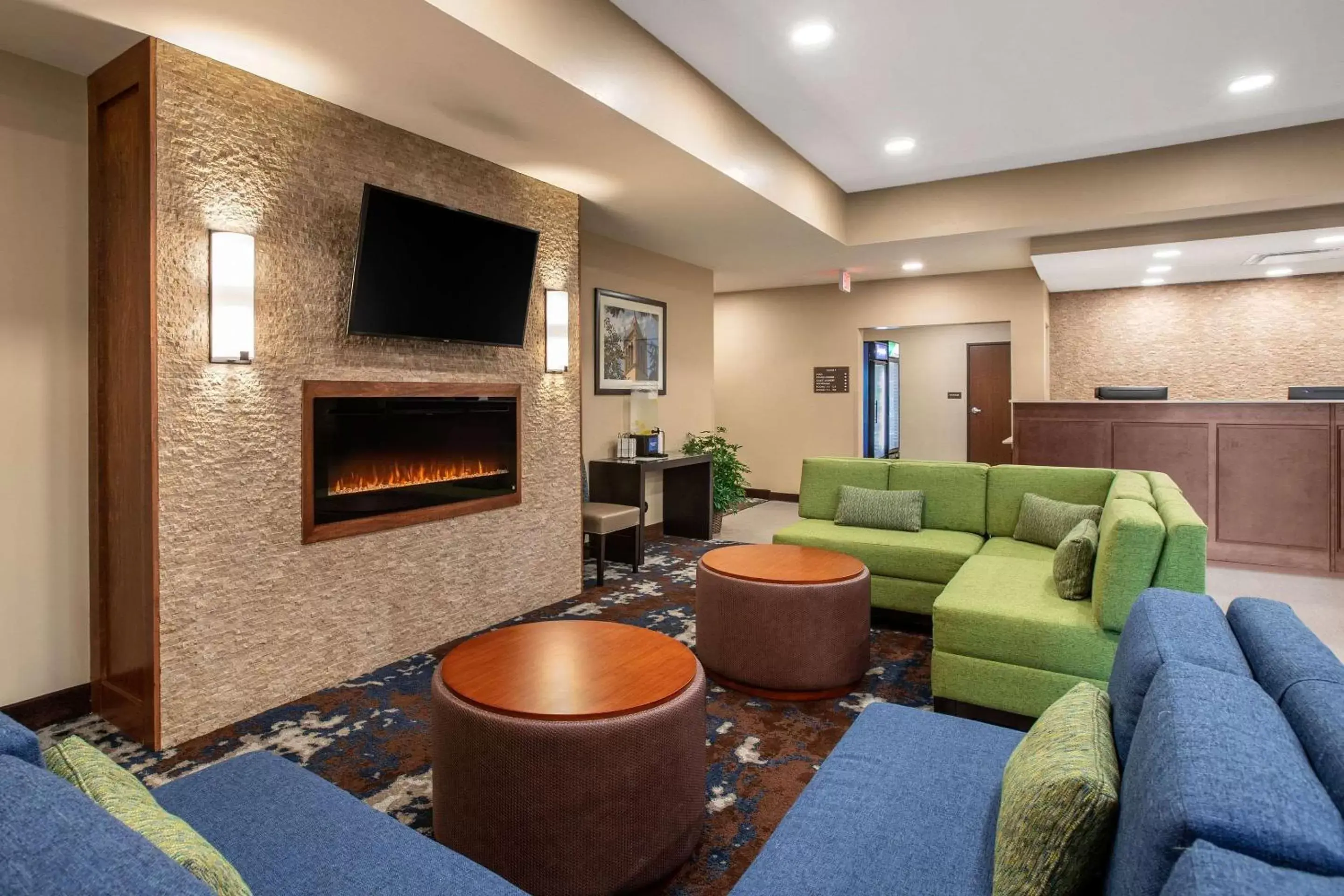 Lobby or reception, Seating Area in Comfort Inn and Suites Ames near ISU Campus