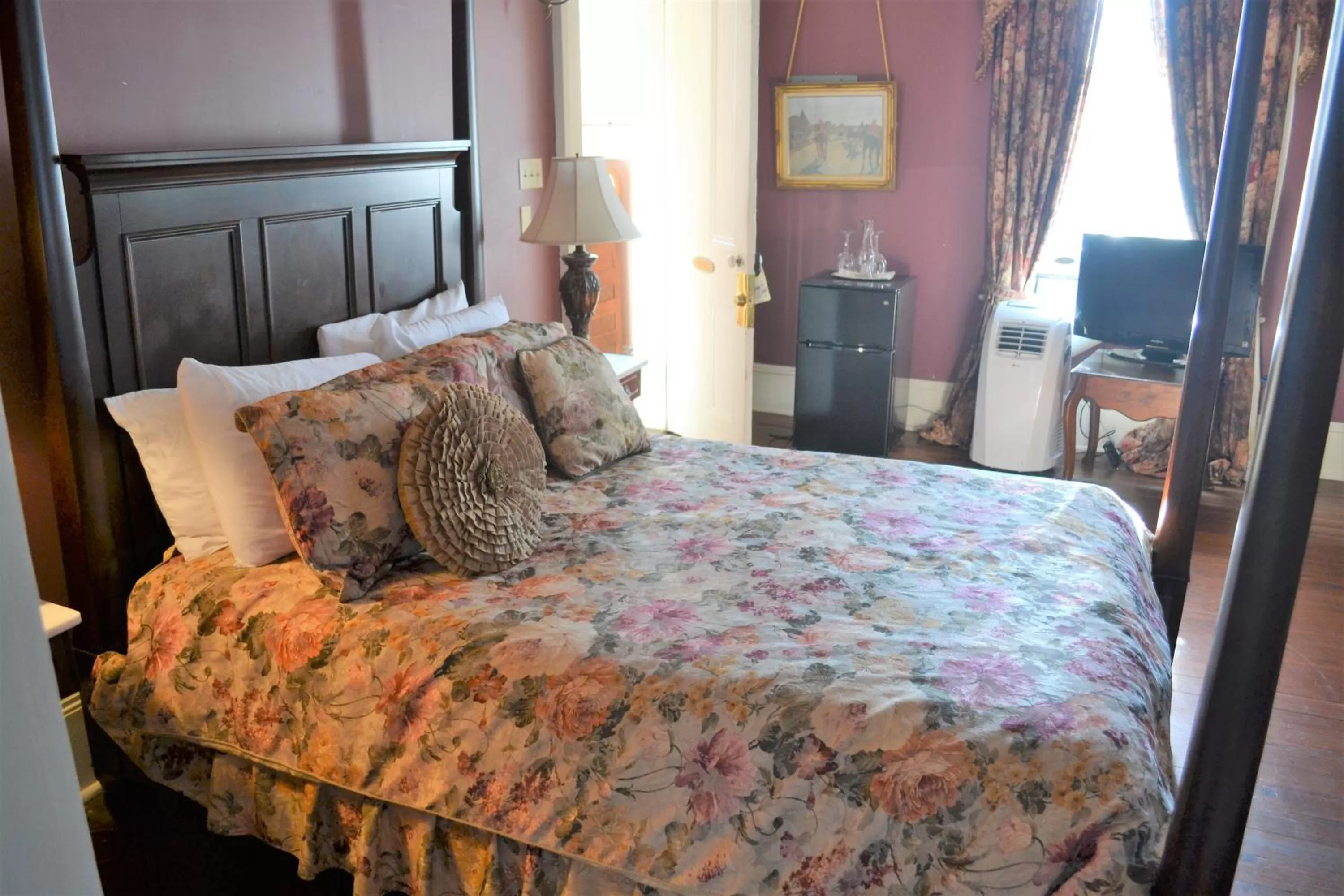 TV and multimedia, Bed in Edgar Degas House Historic Home and Museum