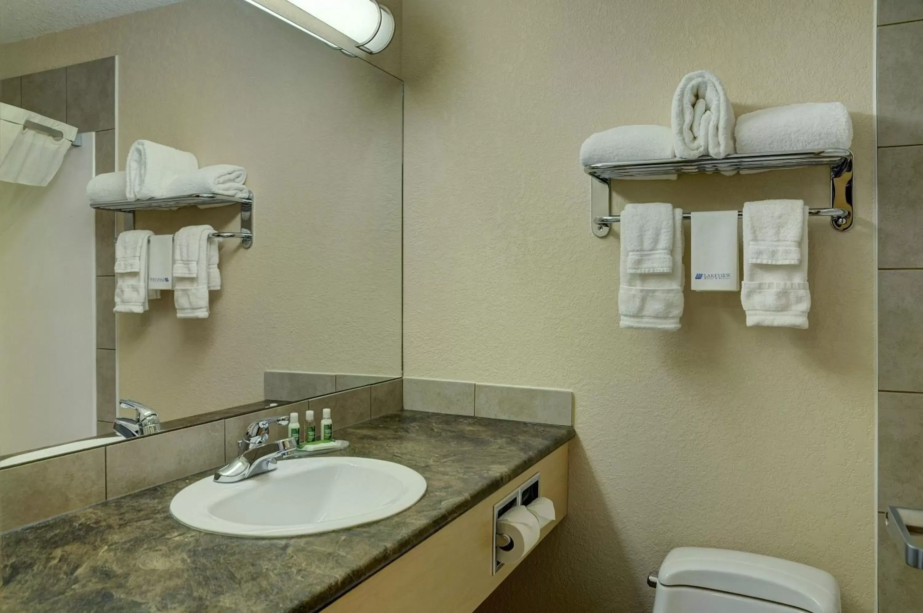 Bathroom in Lakeview Inns & Suites - Chetwynd