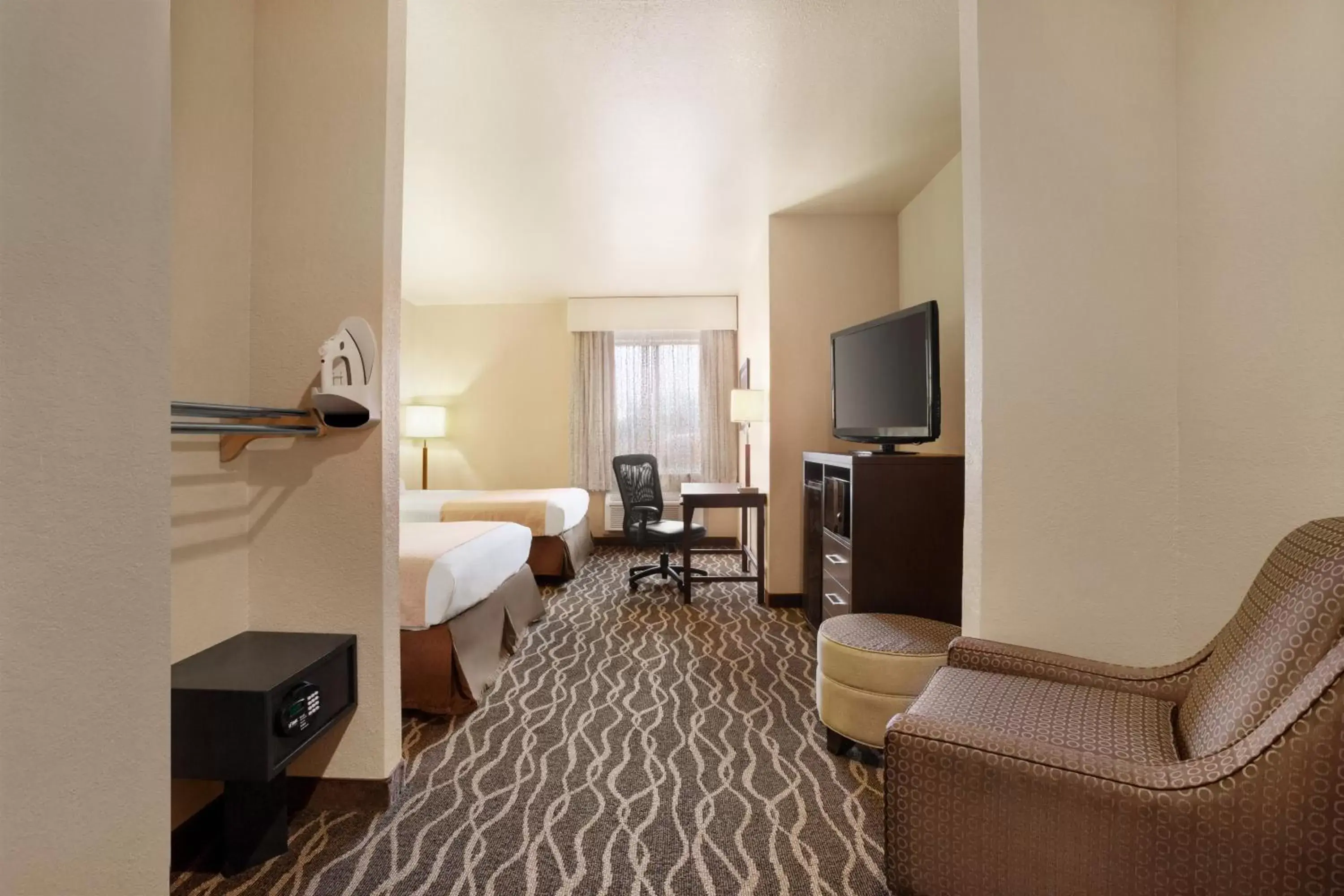 Deluxe Queen Room - Disability Access/Non-Smoking in Baymont by Wyndham Clute Deluxe Queen Room - Disability Access/Non-Smoking in Baymont by Wyndham Clute