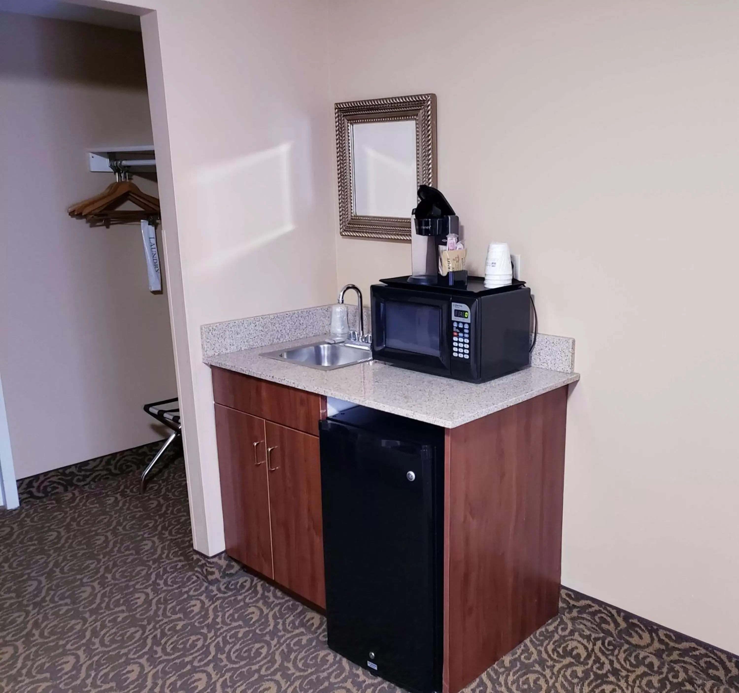 Photo of the whole room, Kitchen/Kitchenette in SureStay Plus Hotel by Best Western Black River Falls