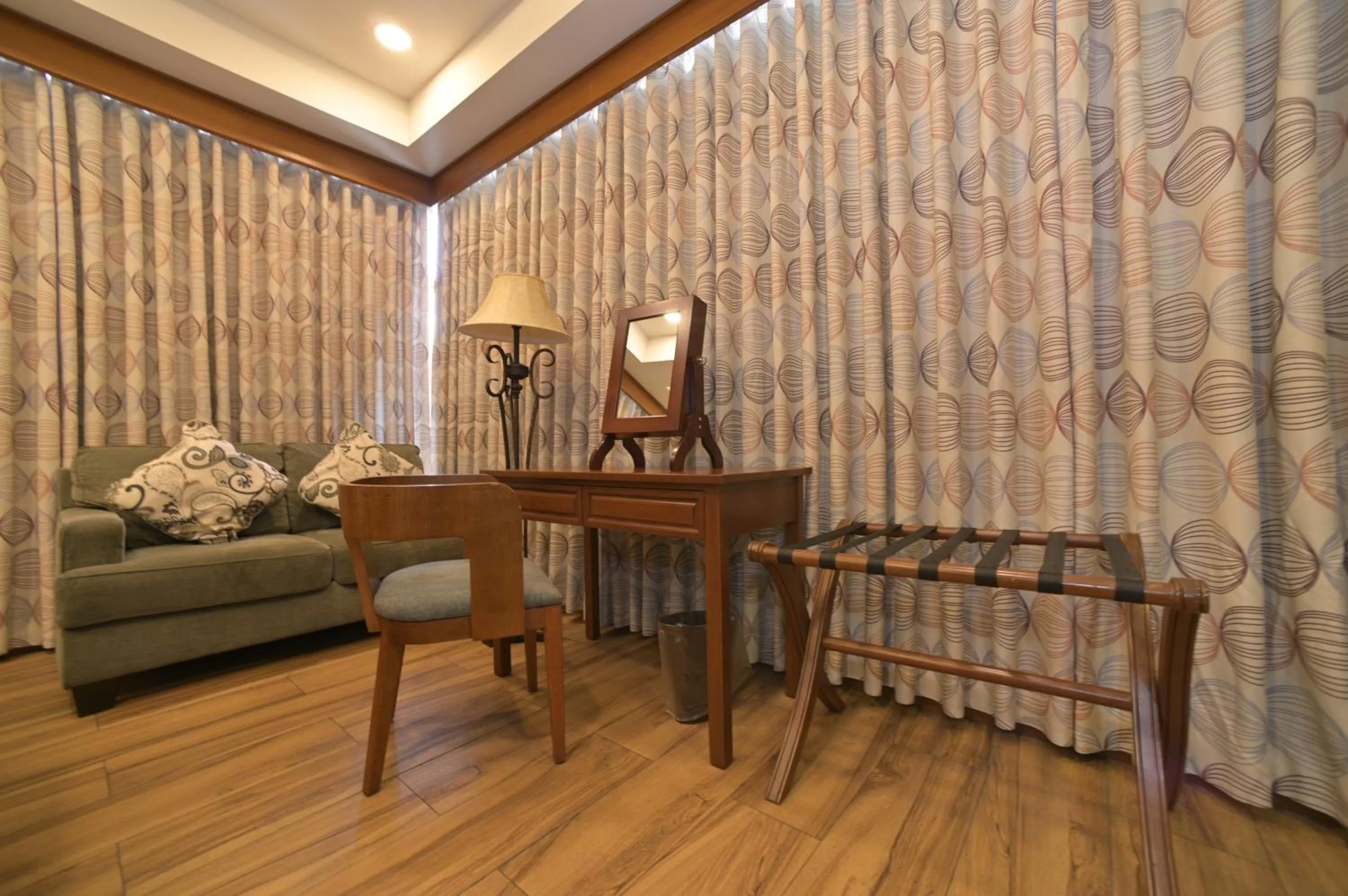 Photo of the whole room in Paragon Hotel and Suites