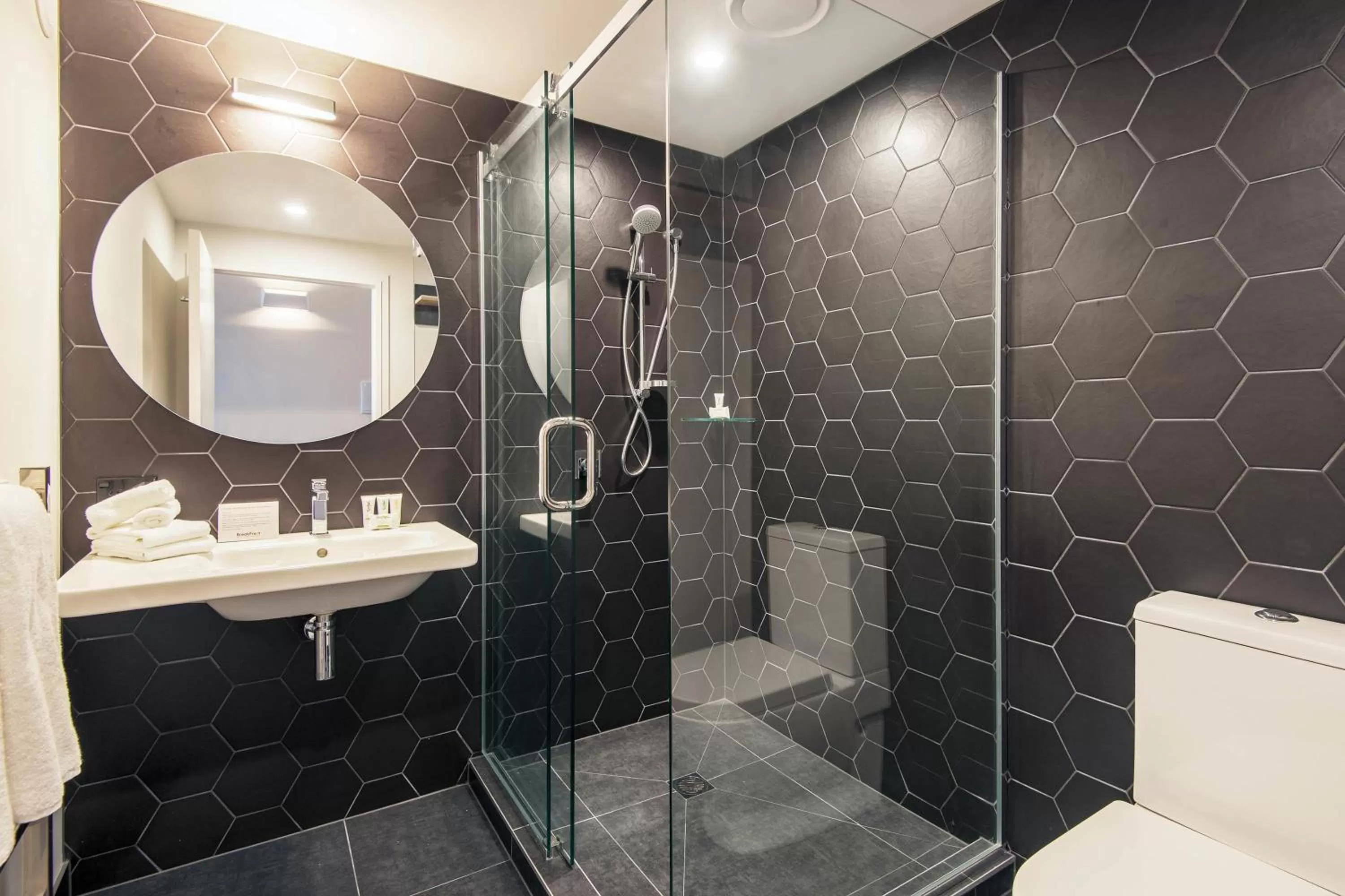 Bathroom in BreakFree on Cashel, an Accor Hotel