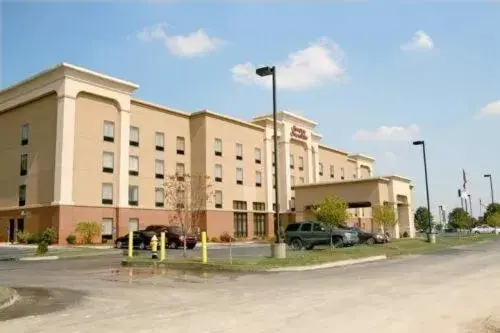 Facade/entrance in Hampton Inn & Suites Dayton-Vandalia