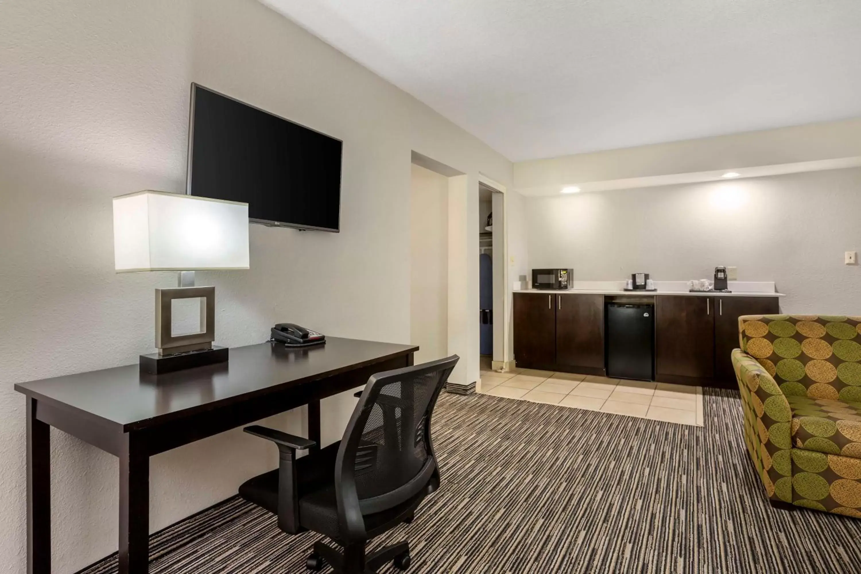 Photo of the whole room, TV/Entertainment Center in Best Western Plus Jonesboro Inn & Suites