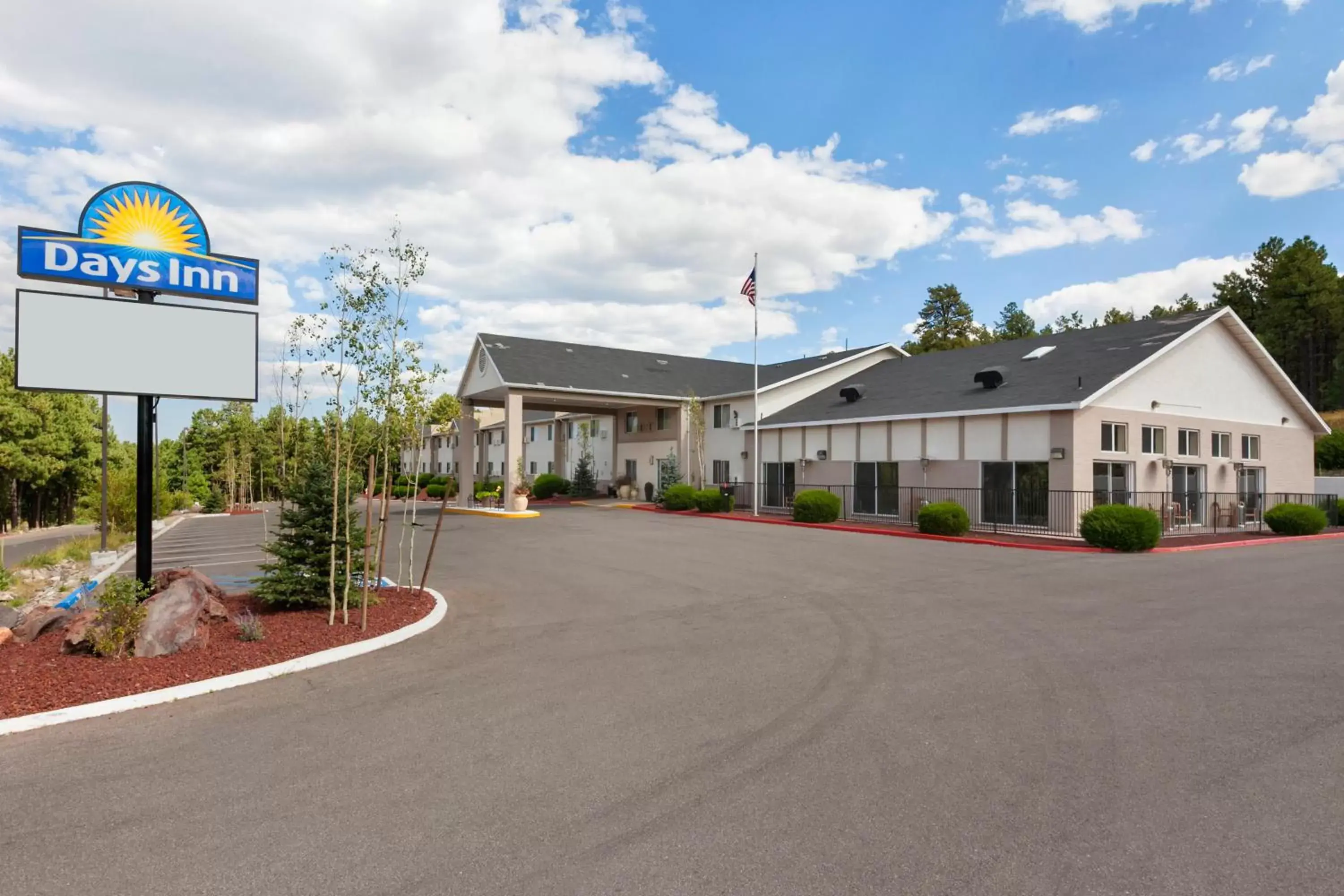 Facade/entrance in Days Inn by Wyndham Williams Facade/entrance in Days Inn by Wyndham Williams