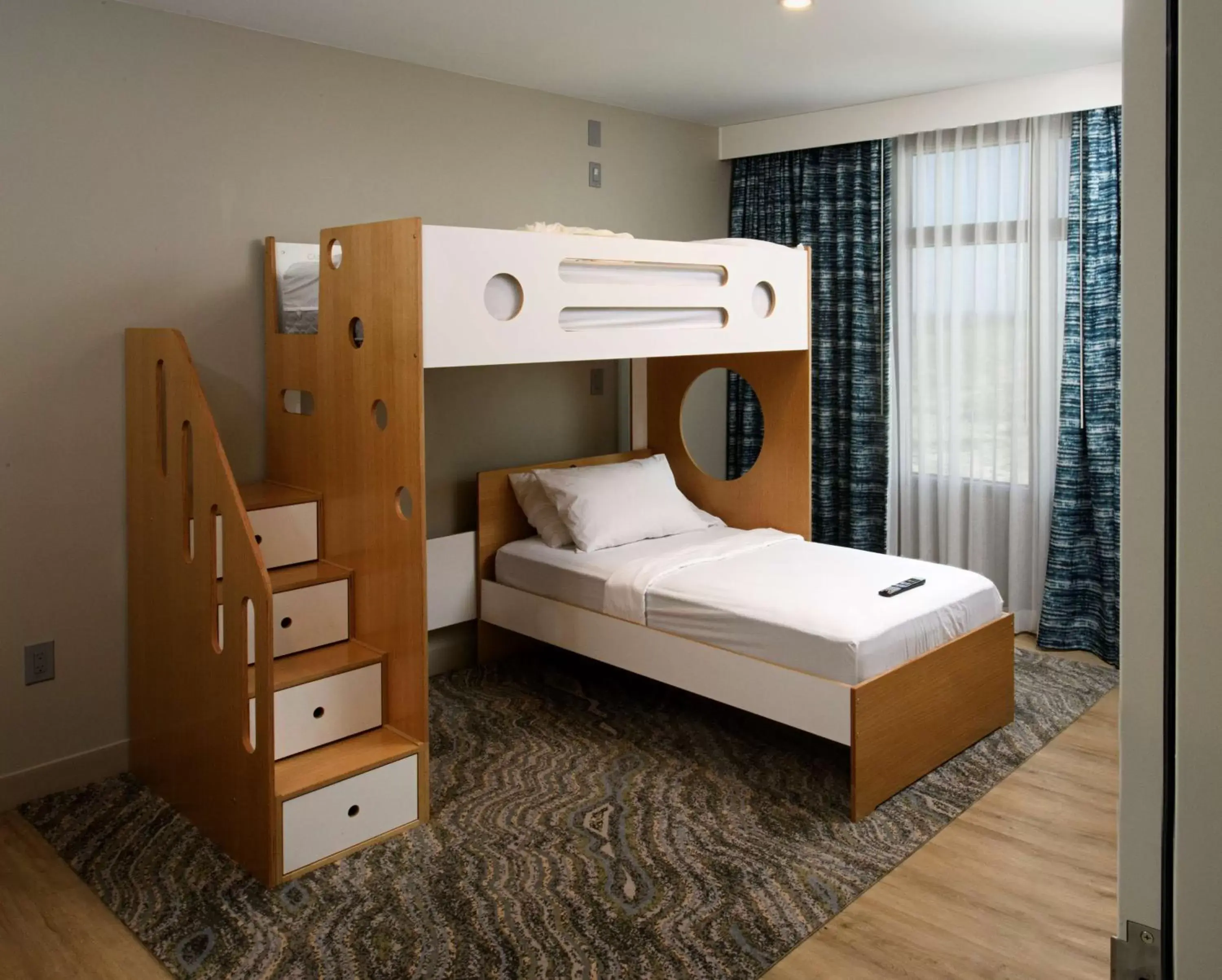 Bed, Bunk Bed in Embassy Suites St Augustine Beach Oceanfront Resort