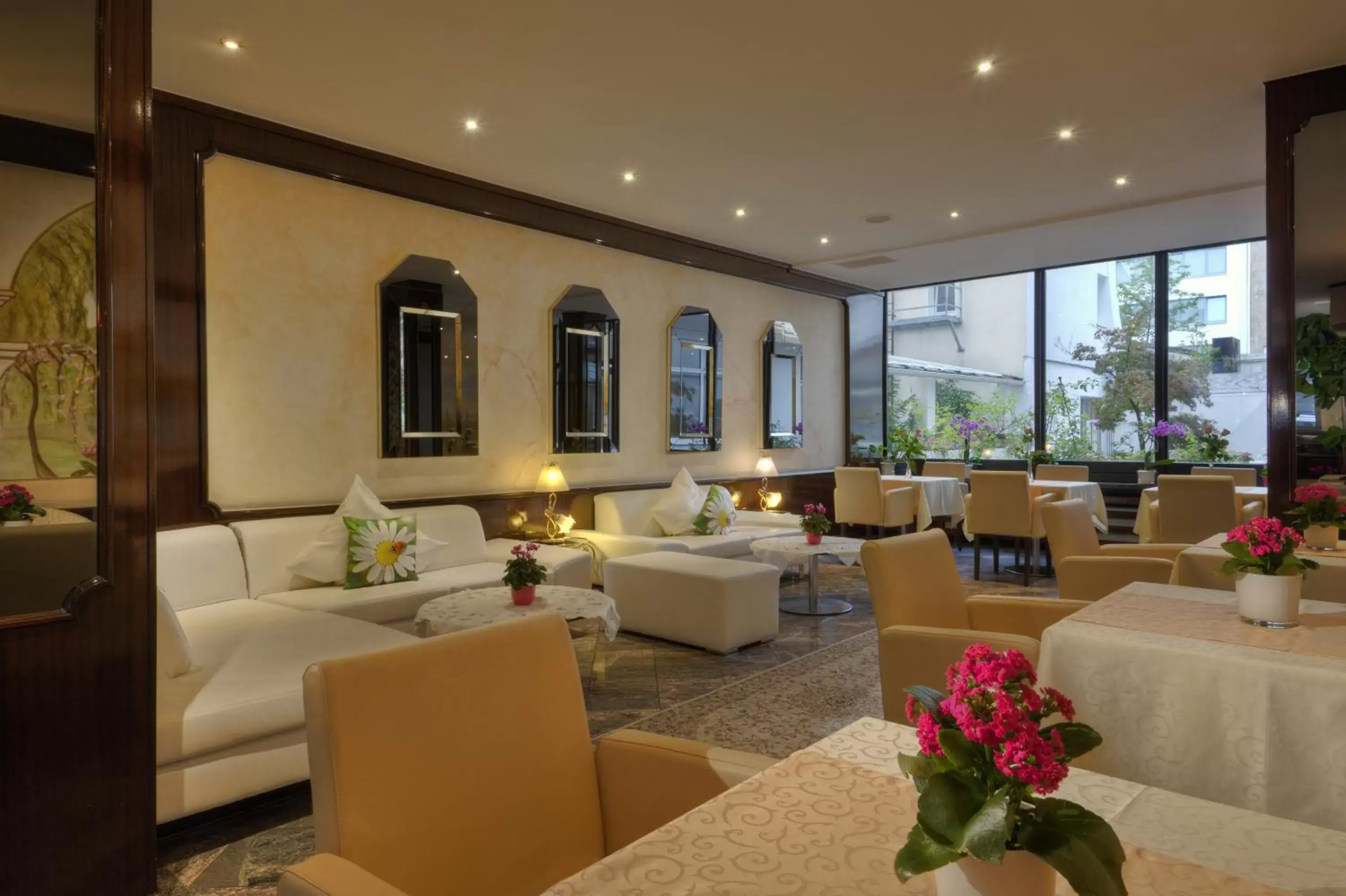 Communal lounge/ TV room in Hotel Condor