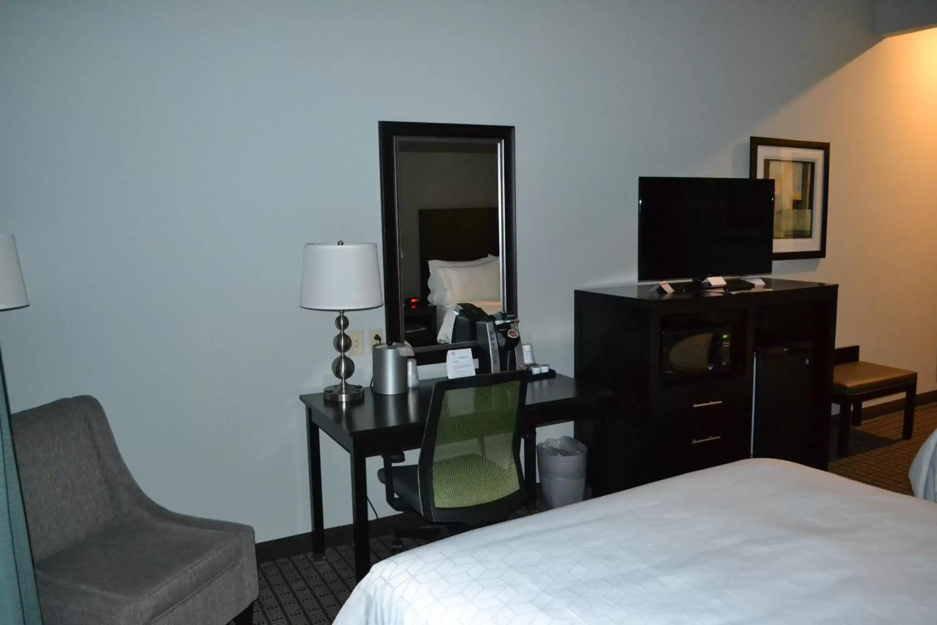 Photo of the whole room, TV/Entertainment Center in Holiday Inn Express Selinsgrove, an IHG Hotel
