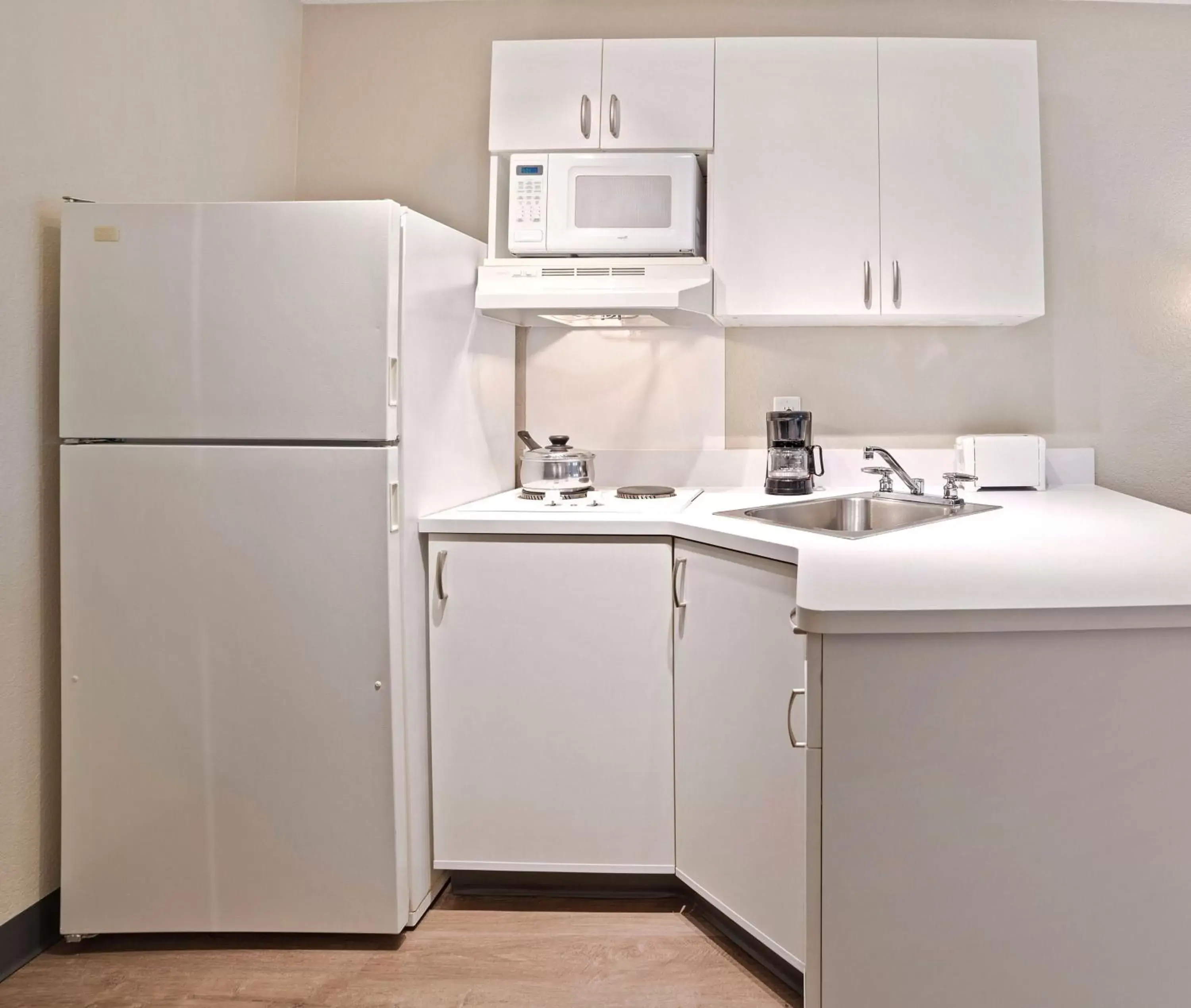 Kitchen or kitchenette, Kitchen/Kitchenette in Extended Stay America Suites - Dallas - Lewisville