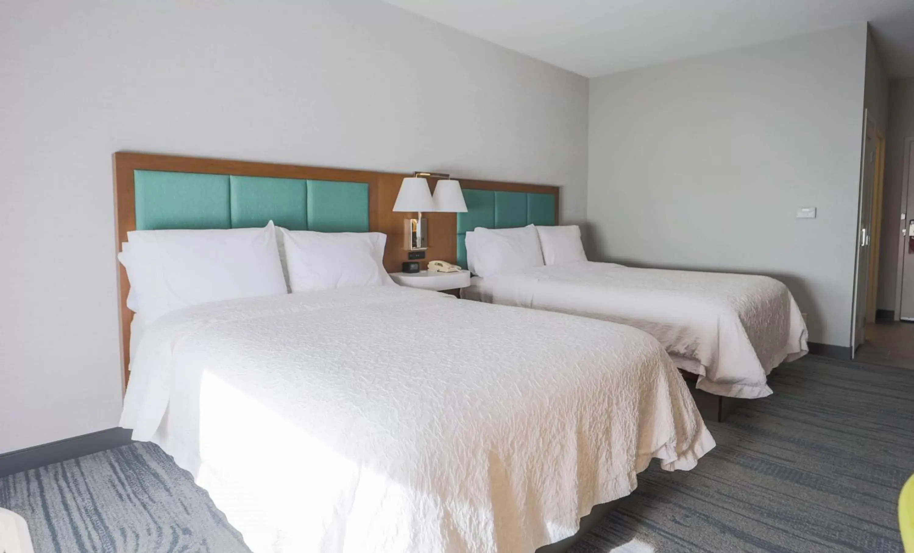 Bed in Hampton Inn & Suites Bay City
