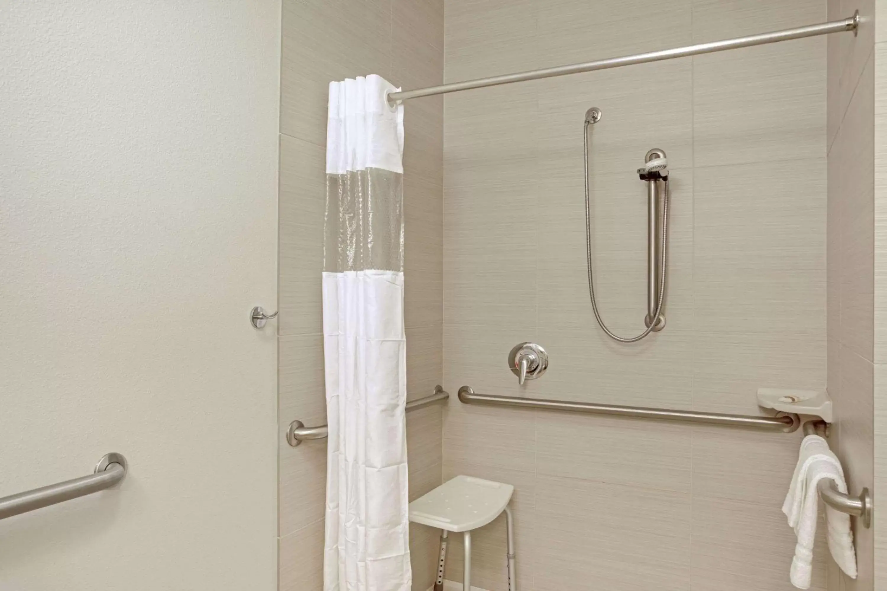 Shower, Bathroom in La Quinta by Wyndham Grand Forks