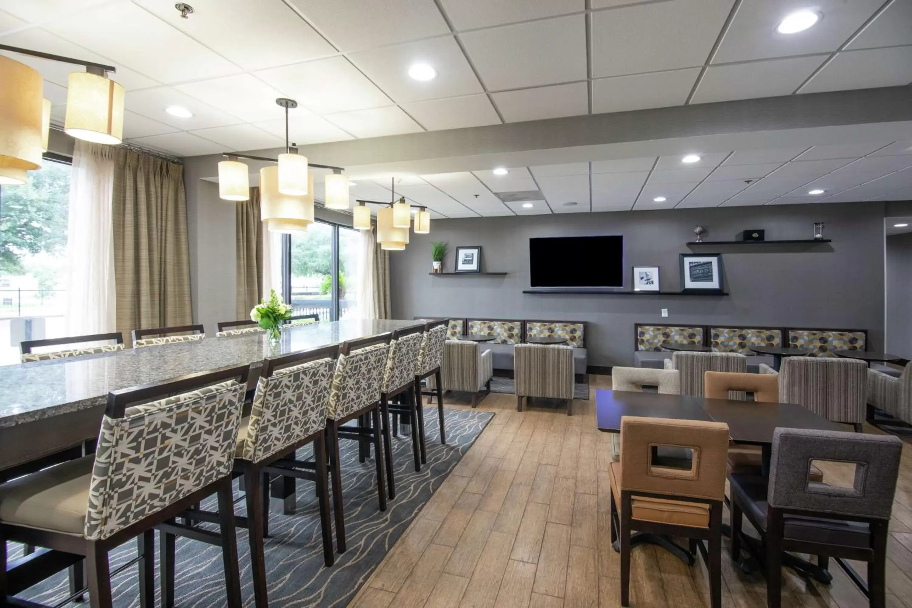 Dining area, Lounge/Bar in Hampton Inn Houston I-10 West-Energy Corridor