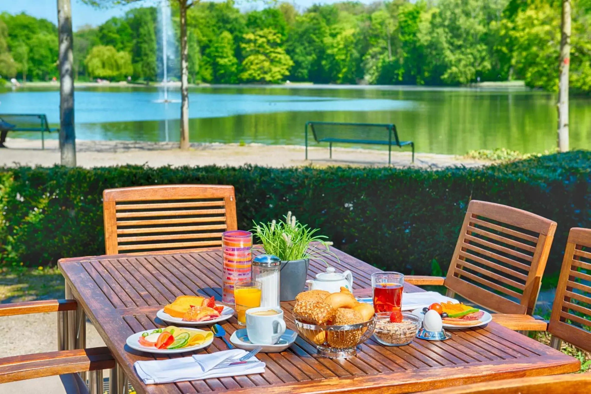 Restaurant/places to eat, River View in Leonardo Royal Hotel Köln - Am Stadtwald