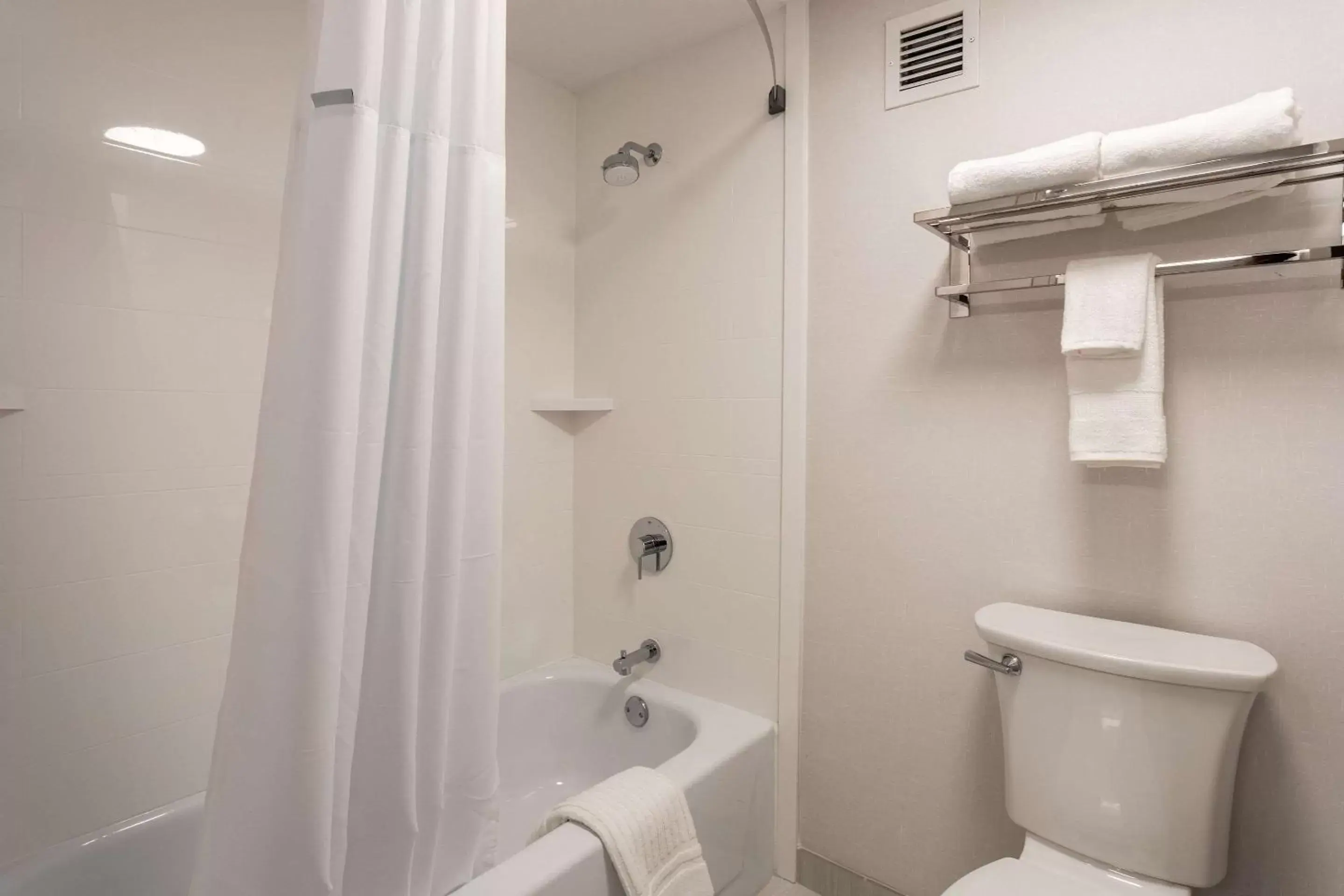 Bathroom in Comfort Inn & Suites Buffalo Airport