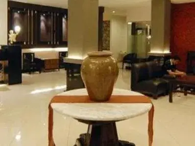 Lobby or reception, Lounge/Bar in Drego Hotel Pekanbaru