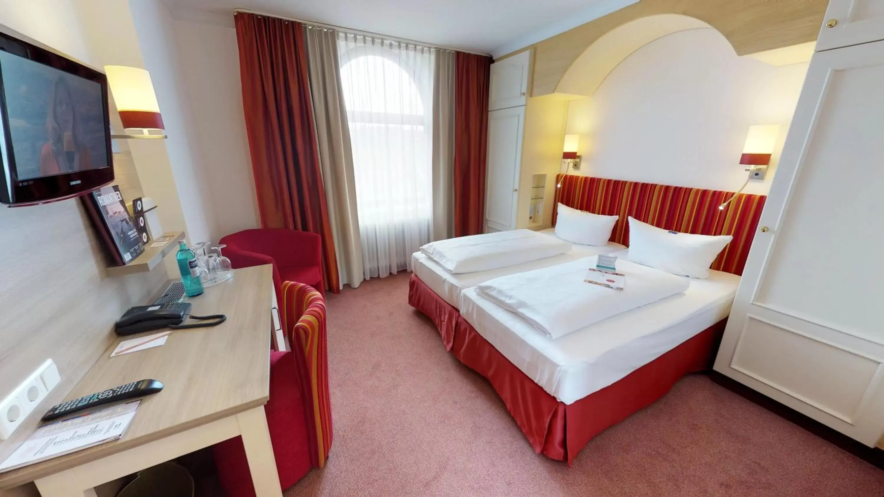 Photo of the whole room, Bed in Hotel Goldene Traube