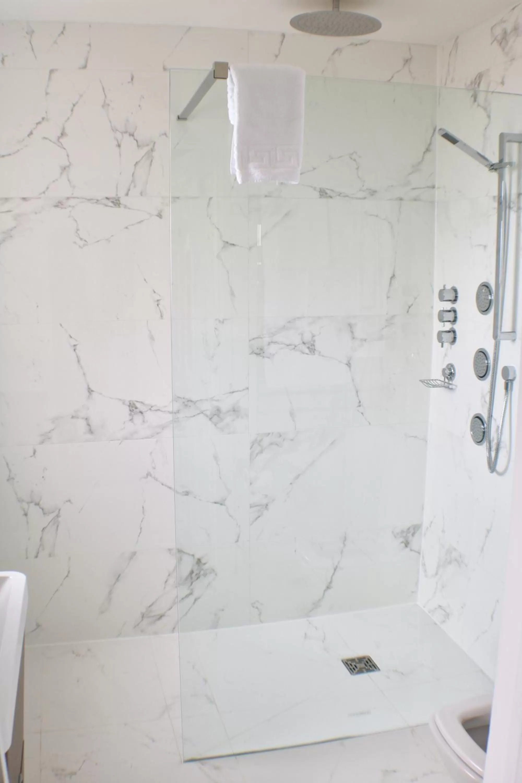 Bathroom in Hotel Victoria