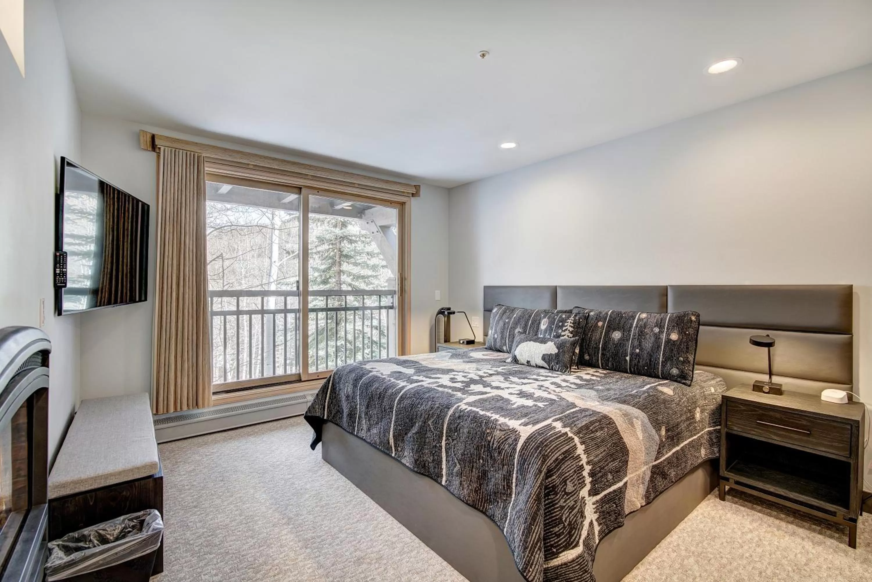 Bed in The Pines Lodge, a RockResort