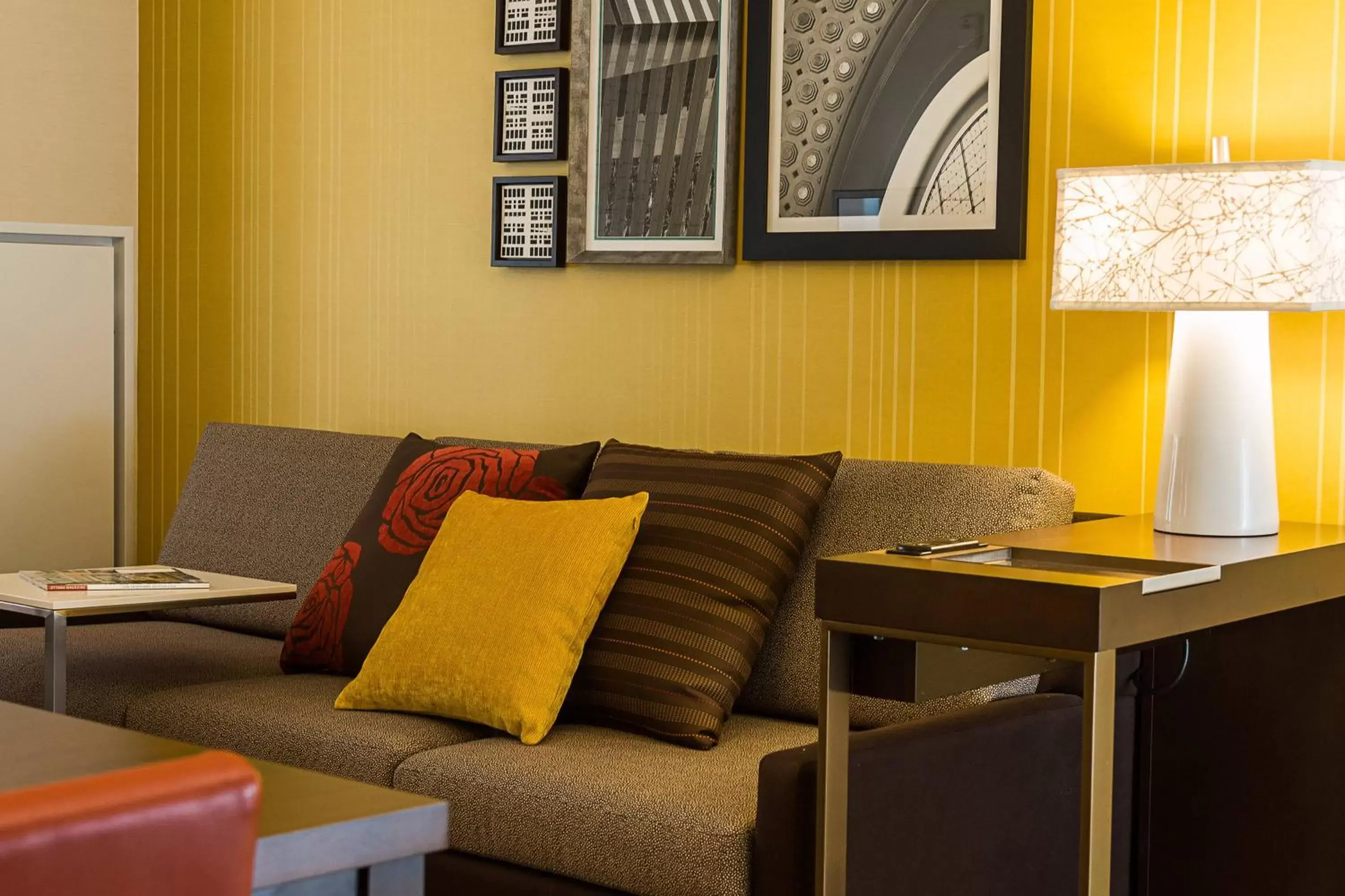 Living room, Seating Area in Residence Inn by Marriott Ottawa Airport
