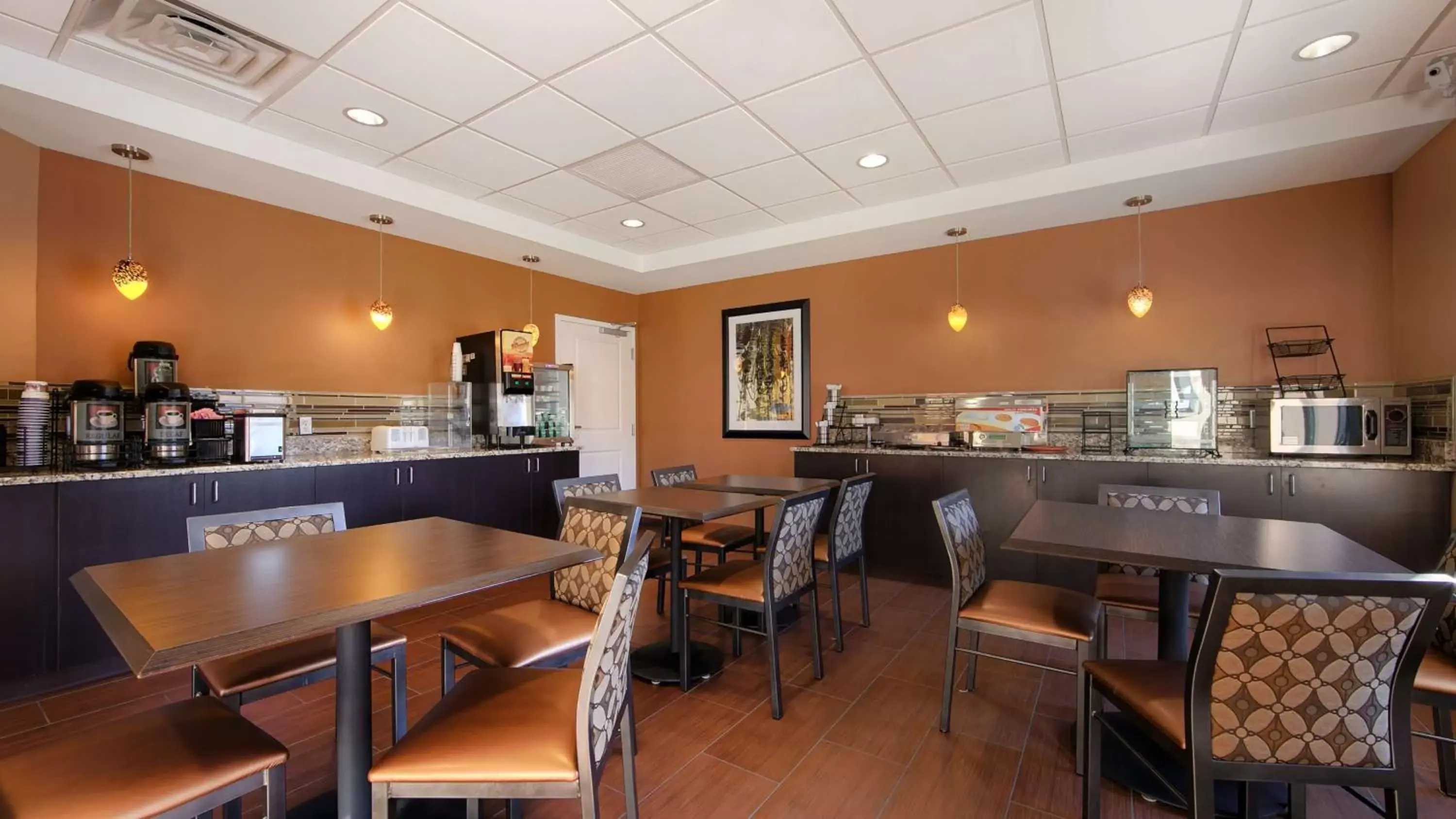 Restaurant/Places to Eat in Best Western Plus College Park Hotel