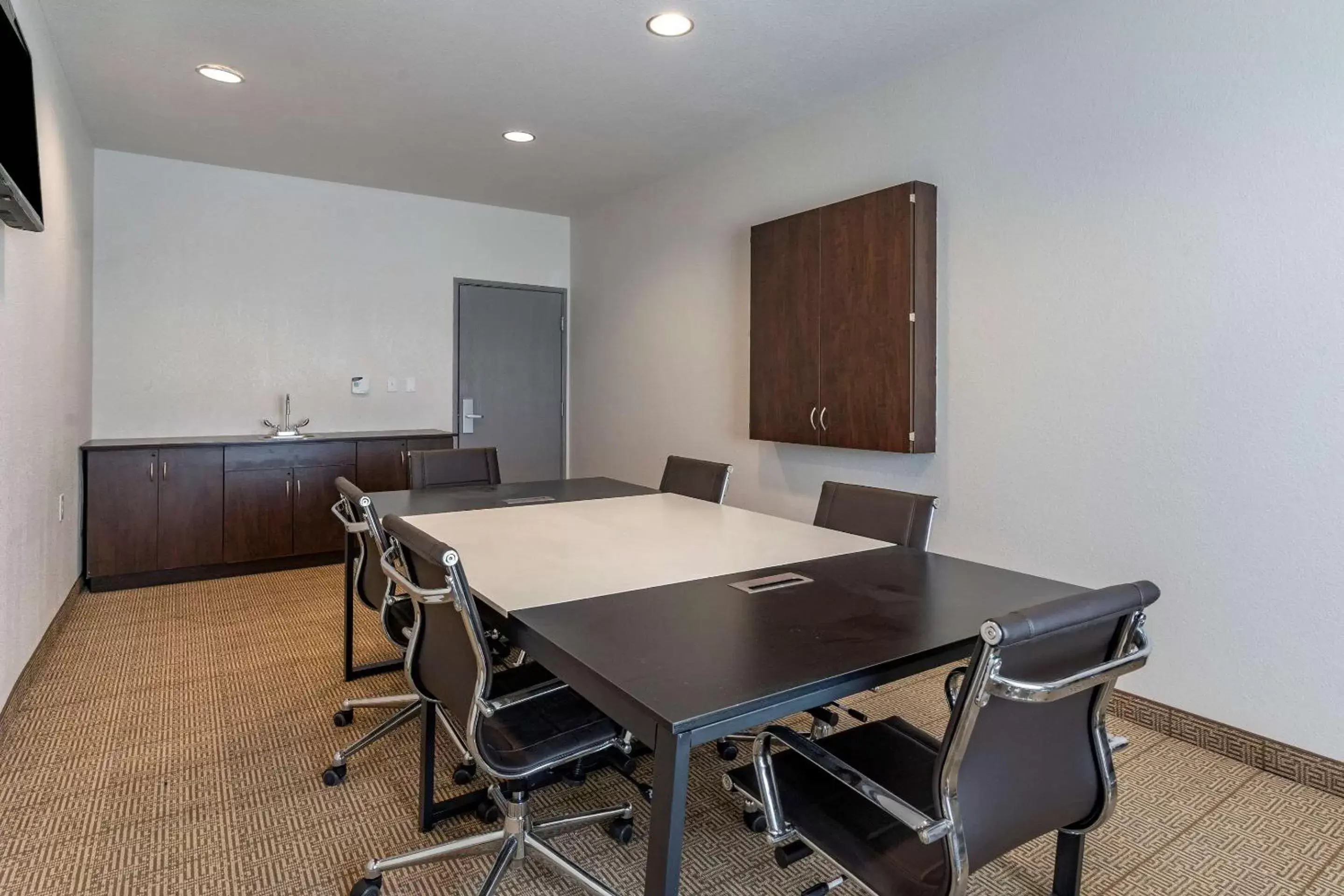 Meeting/conference room, Dining Area in Comfort Inn & Suites