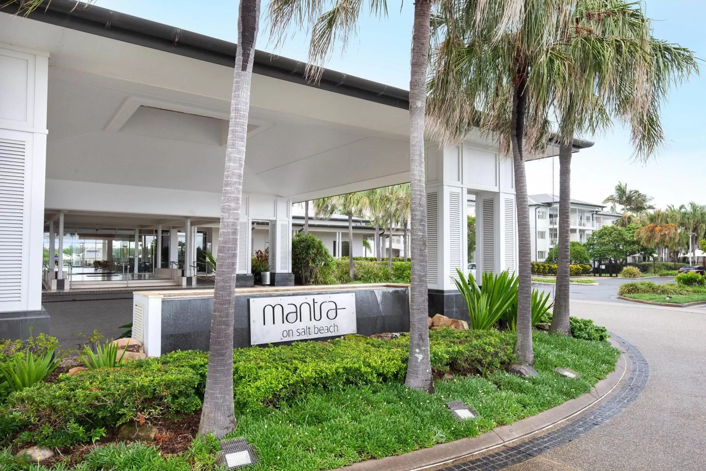 Property building in Mantra on Salt Beach Property building in Mantra on Salt Beach