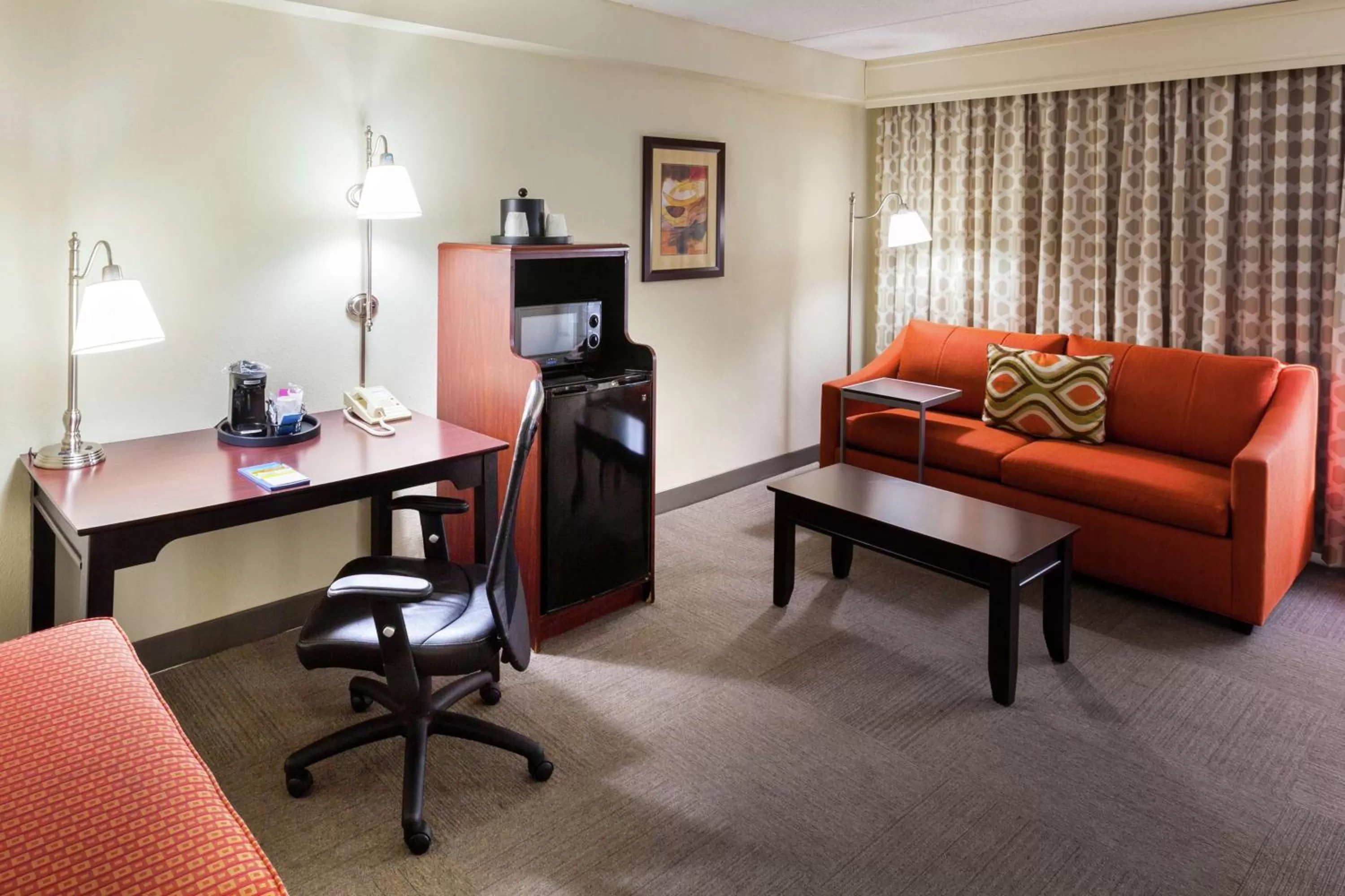 Bedroom in Hampton Inn Raleigh/Garner