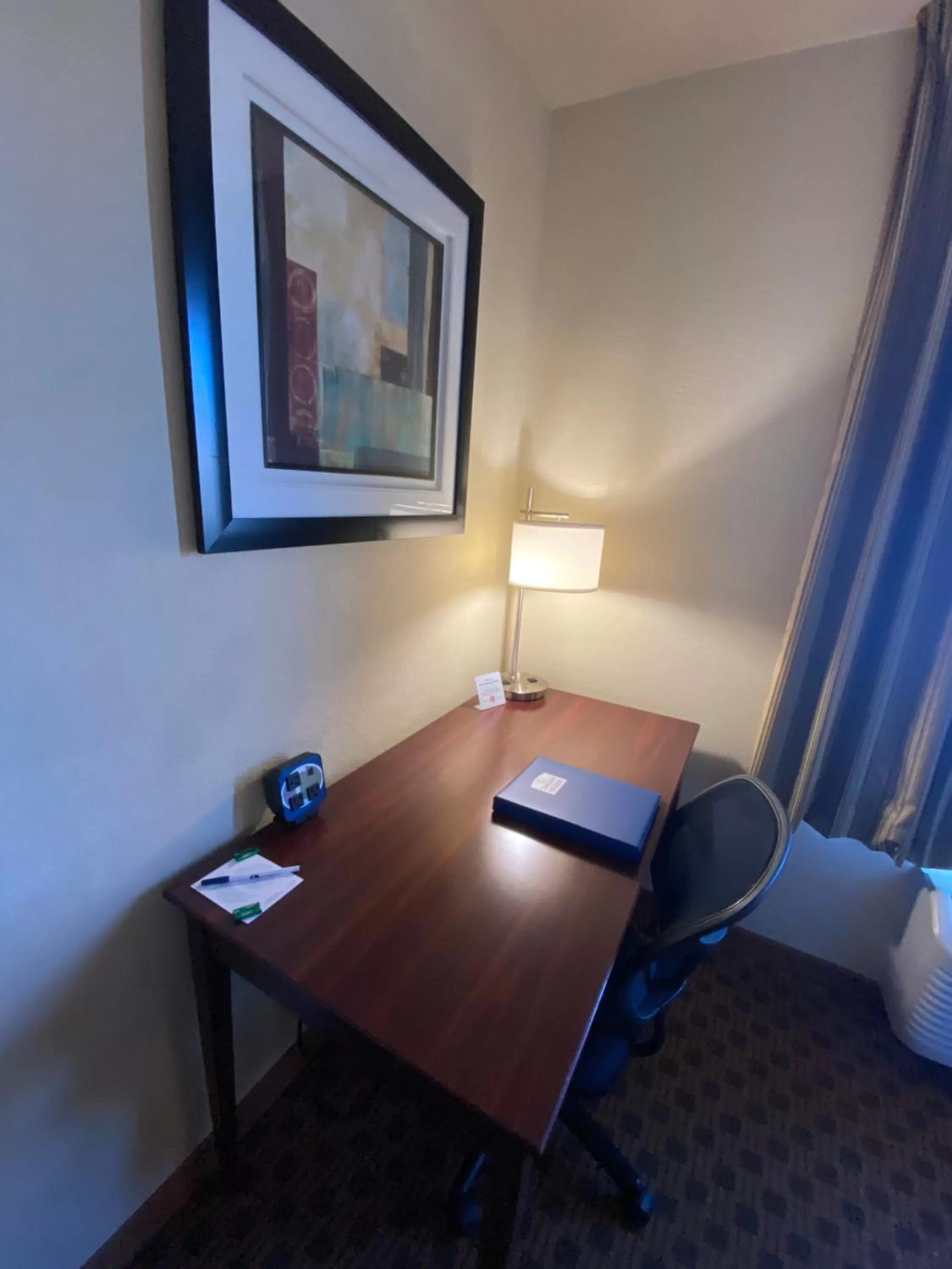 hair dresser in Cobblestone Hotel & Suites - Broken Bow