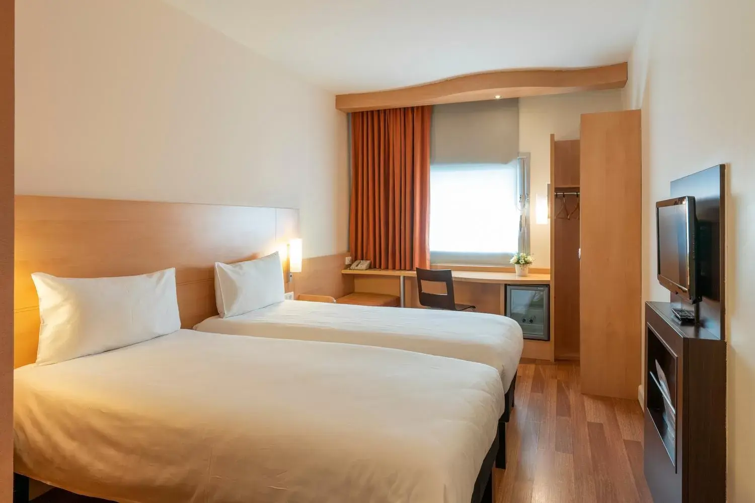 Bed in Ibis Izmir Alsancak