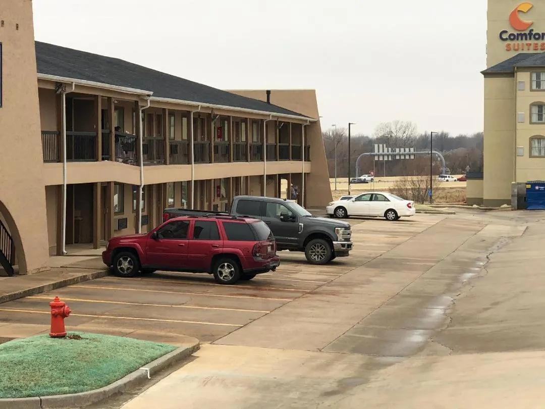 Property building in Americas Best Value Inn Yukon