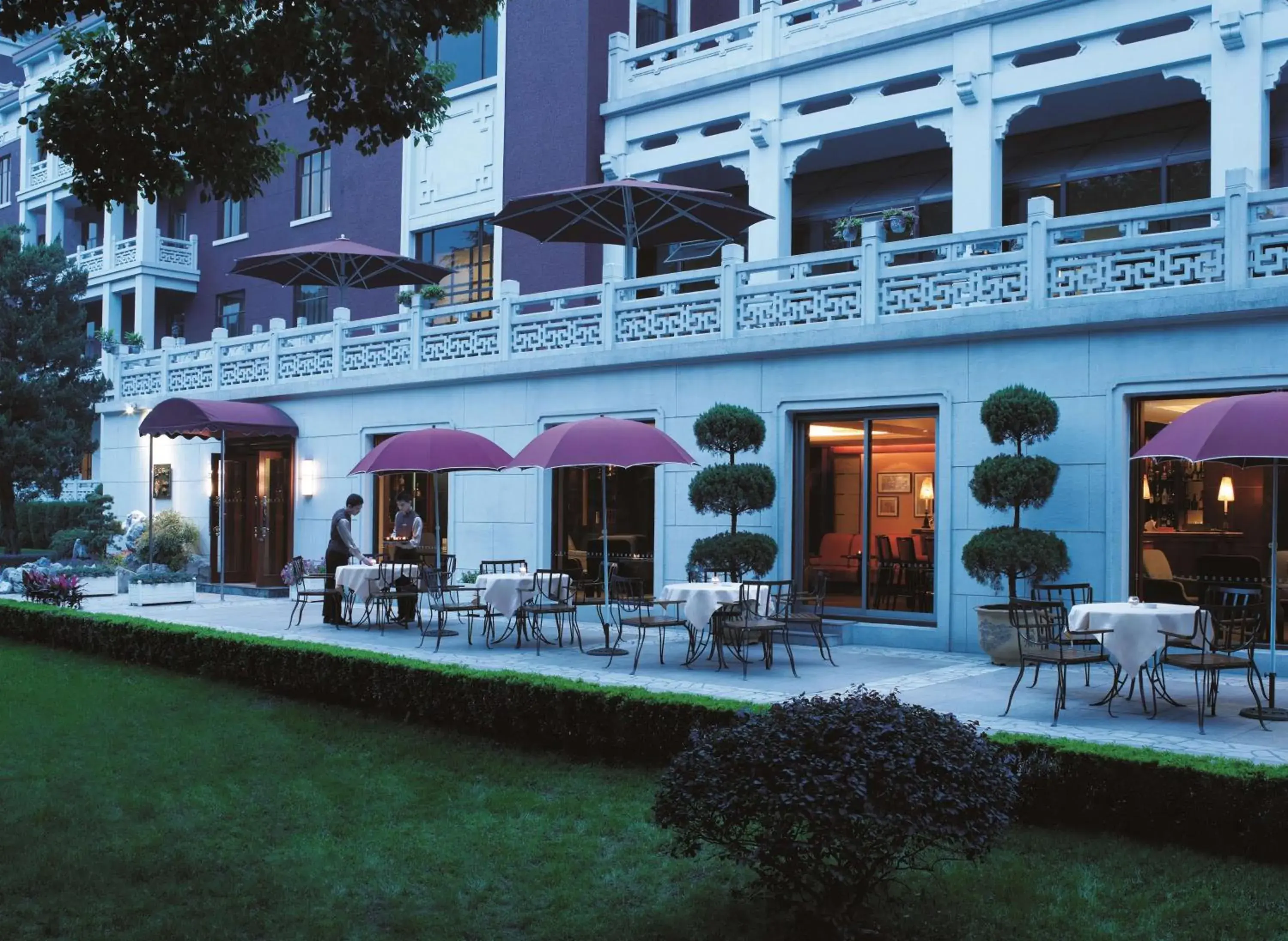 Lounge or bar in Shangri-La Hotel, Hangzhou