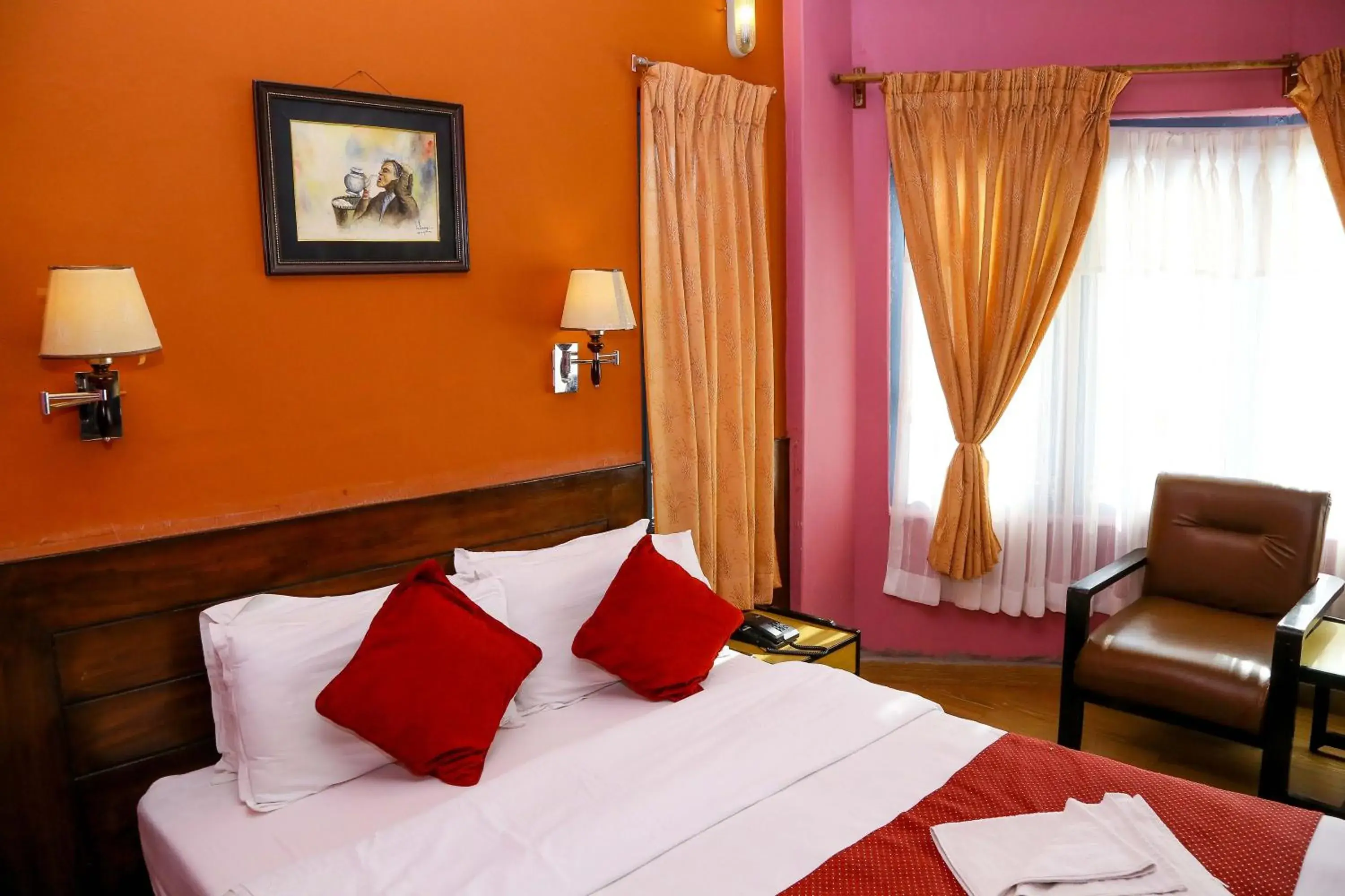 Decorative detail, Bed in Hotel Silver Oaks Inn Decorative detail, Bed in Hotel Silver Oaks Inn