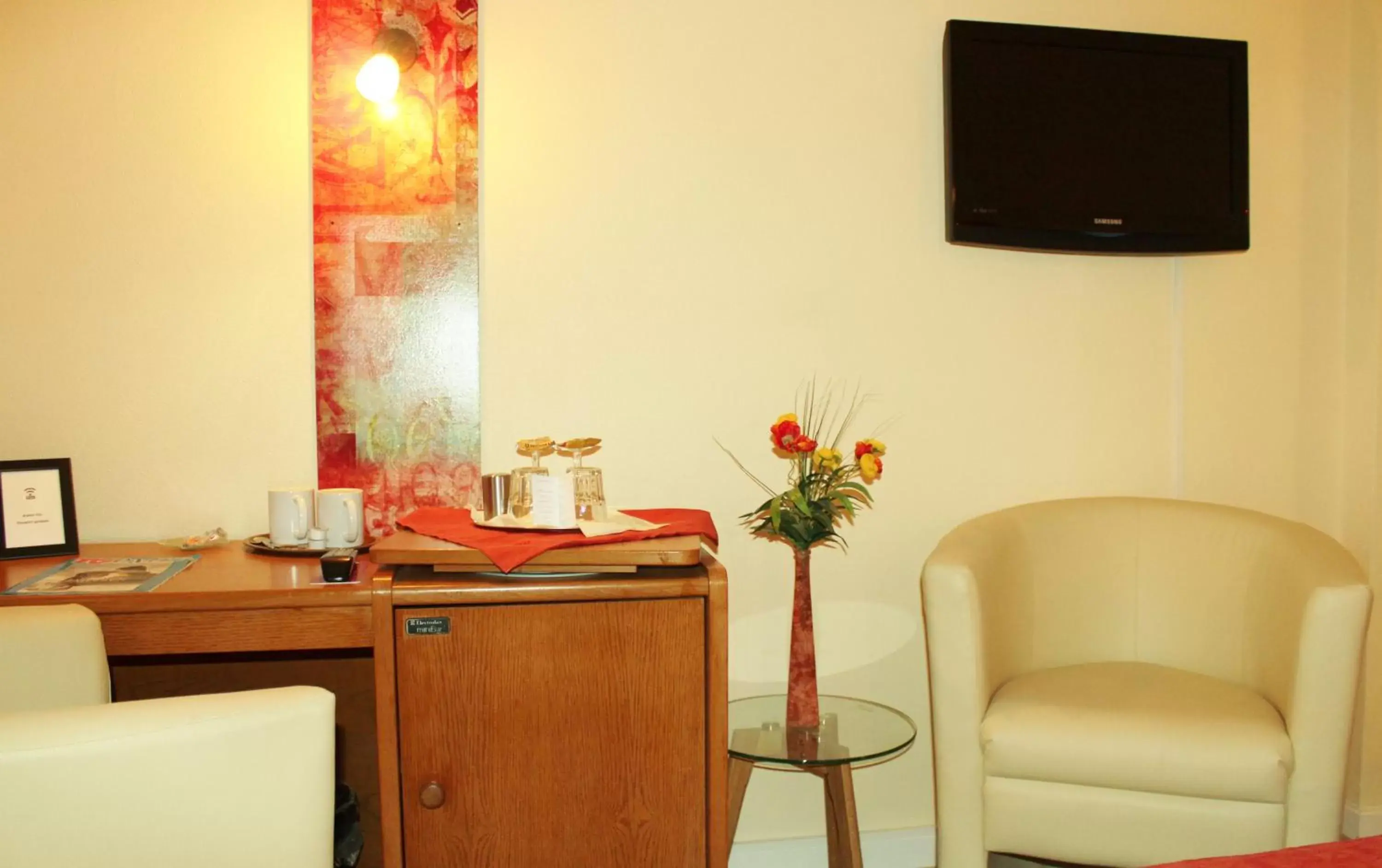 Photo of the whole room, TV/Entertainment Center in Arador-City Hotel