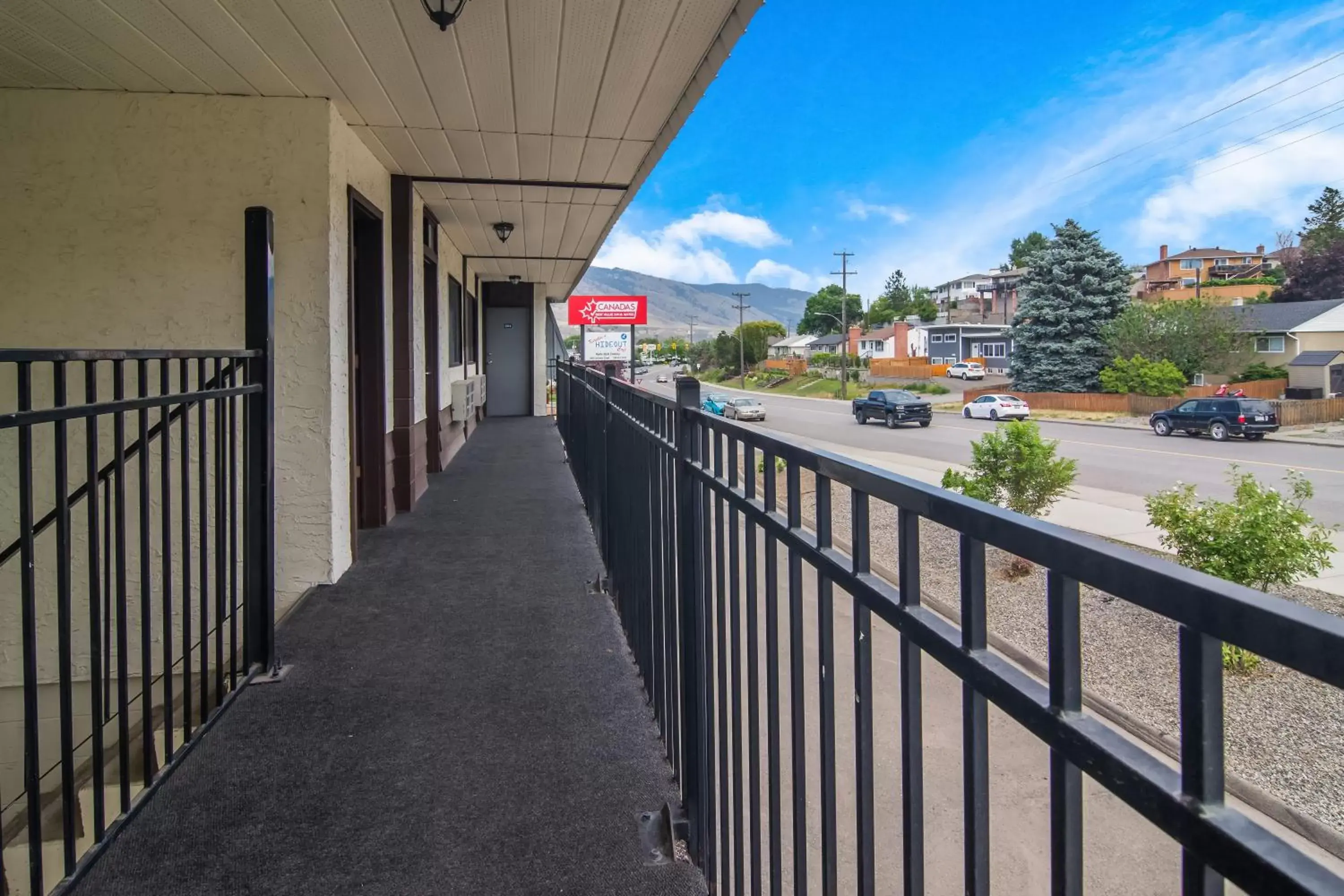 Property building, Balcony/Terrace in Canadas Best Value Inn & Suites Kamloops