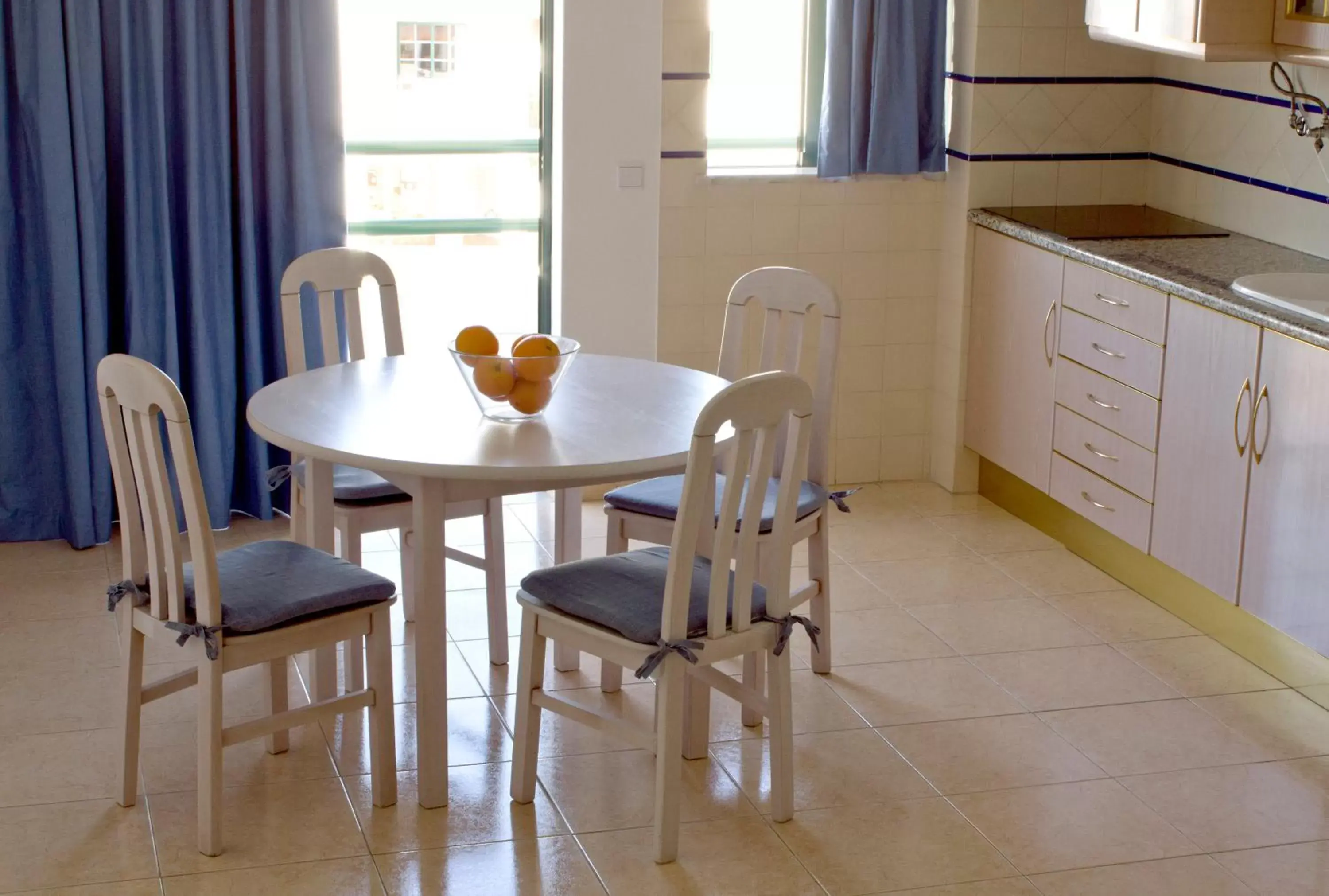 Kitchen or kitchenette, Dining Area in Dunas do Alvor - Torralvor