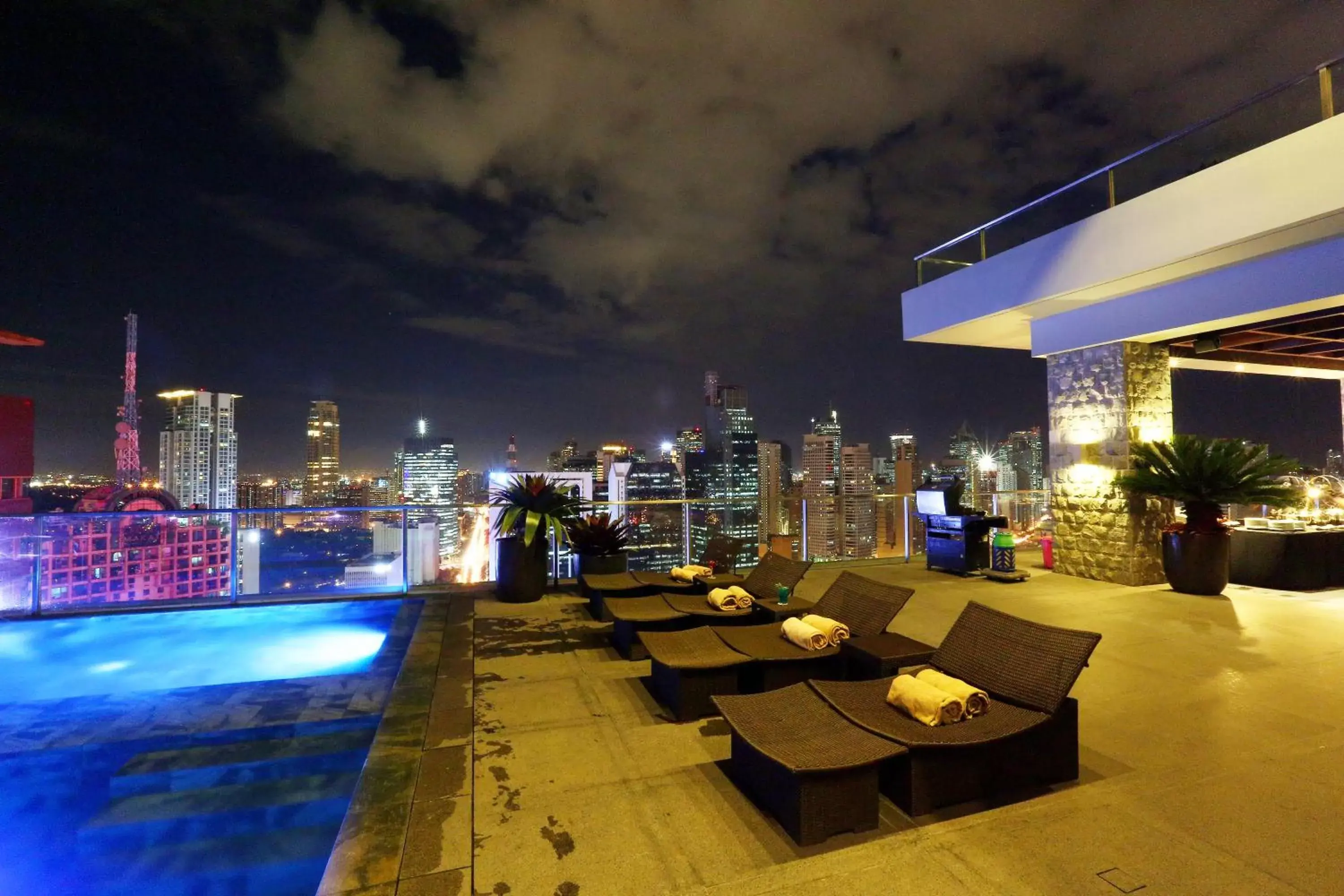 Swimming Pool in City Garden Grand Hotel