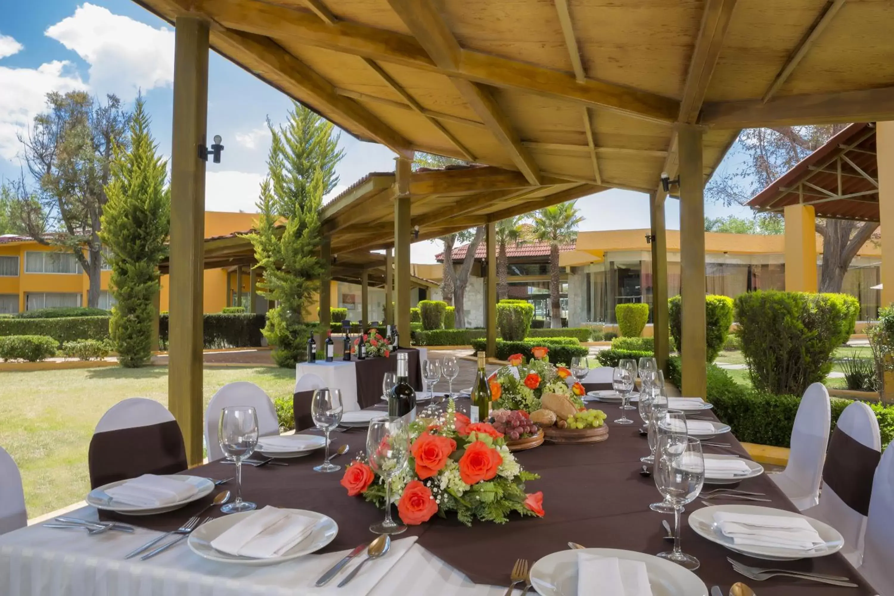 Property building, Restaurant/Places to Eat in Gamma Pachuca
